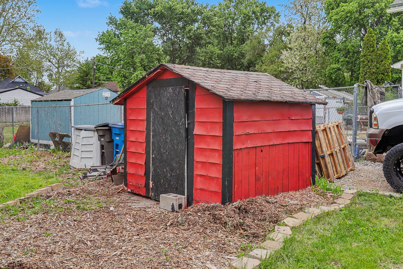 1810 E Walnut Street Property Photo 4