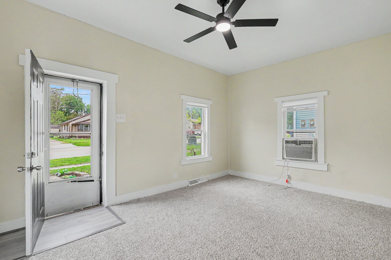 1810 E Walnut Street Property Photo 7