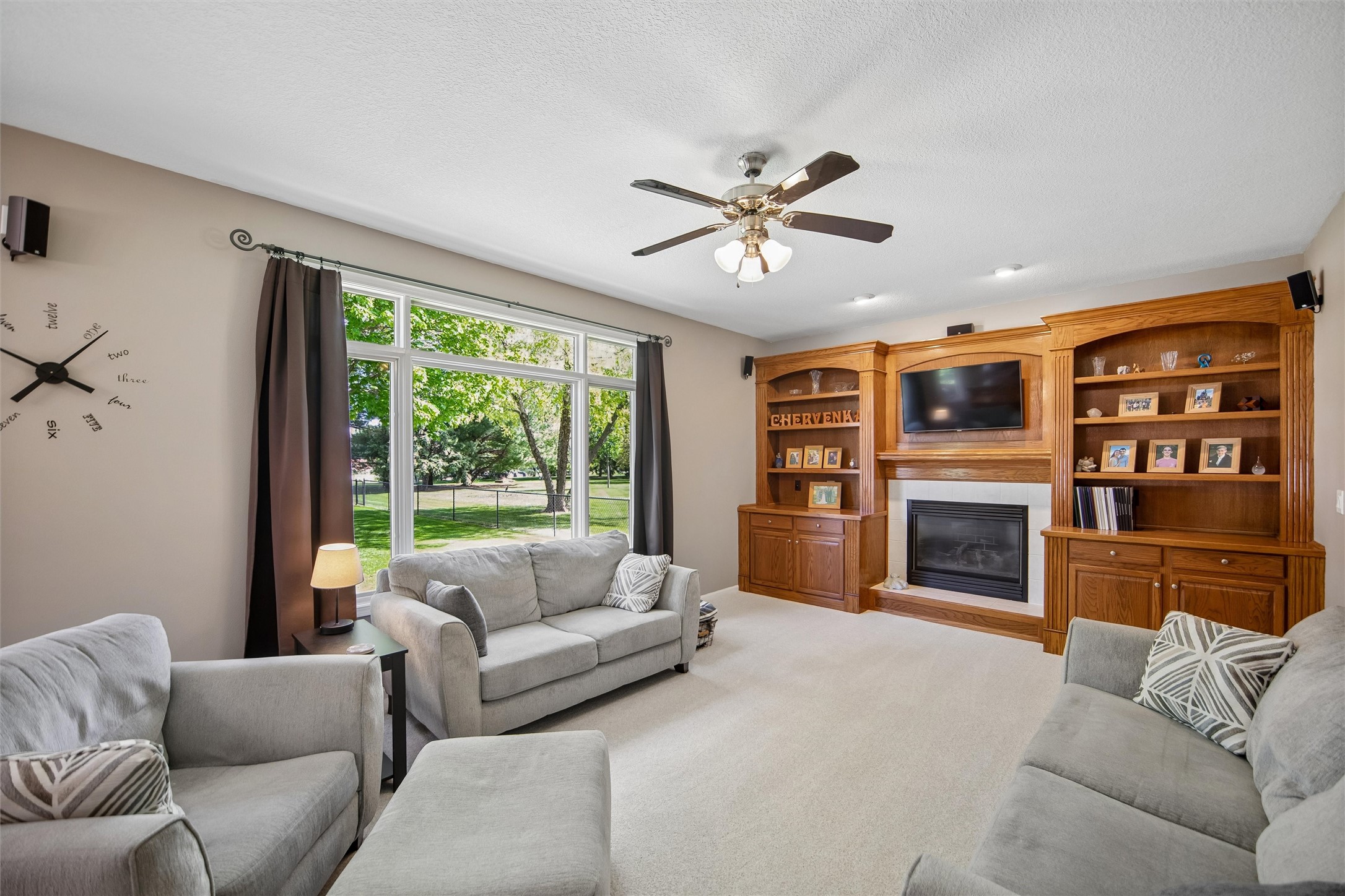 835 Se Westwoods Drive Property Photo 6