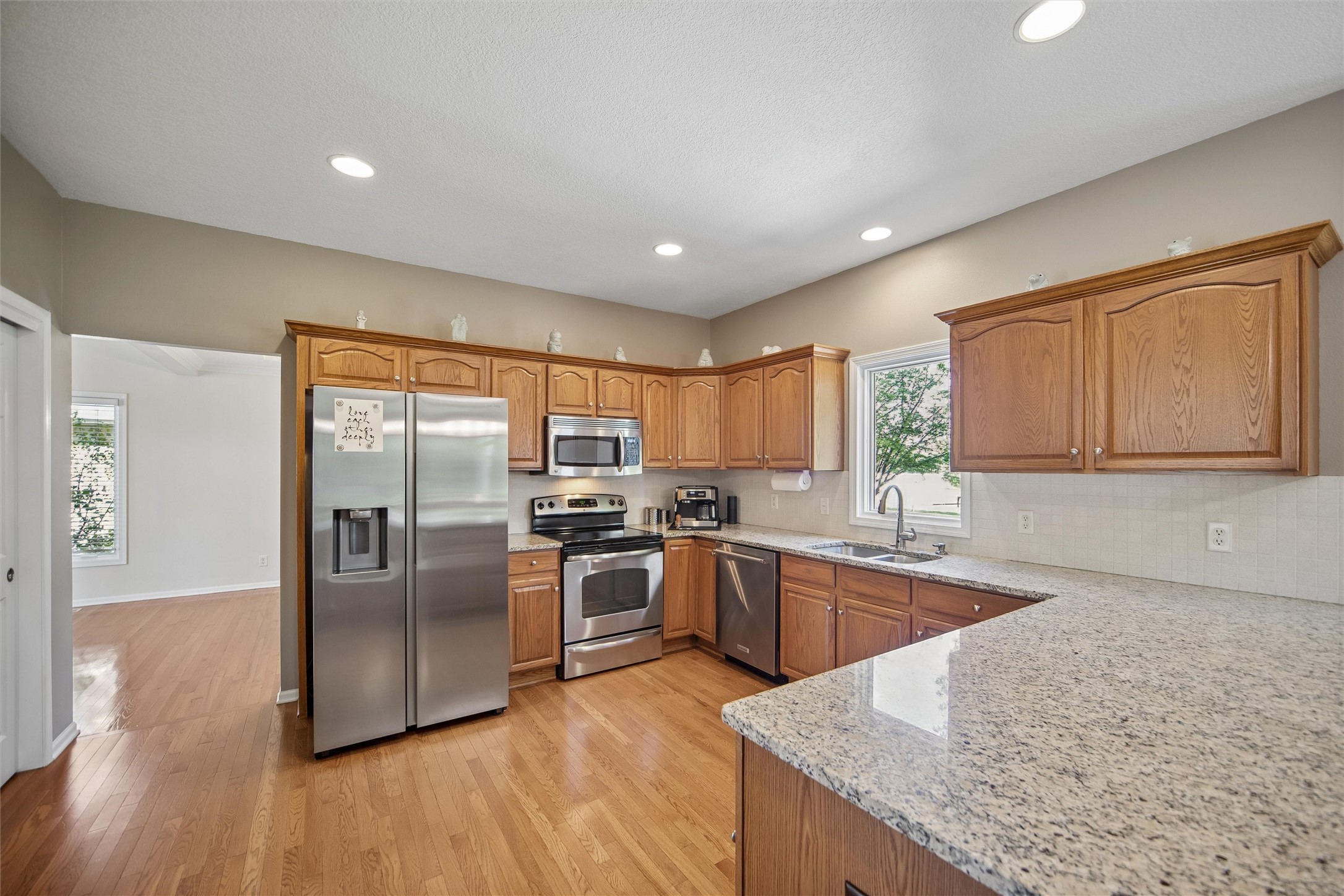 835 Se Westwoods Drive Property Photo 10