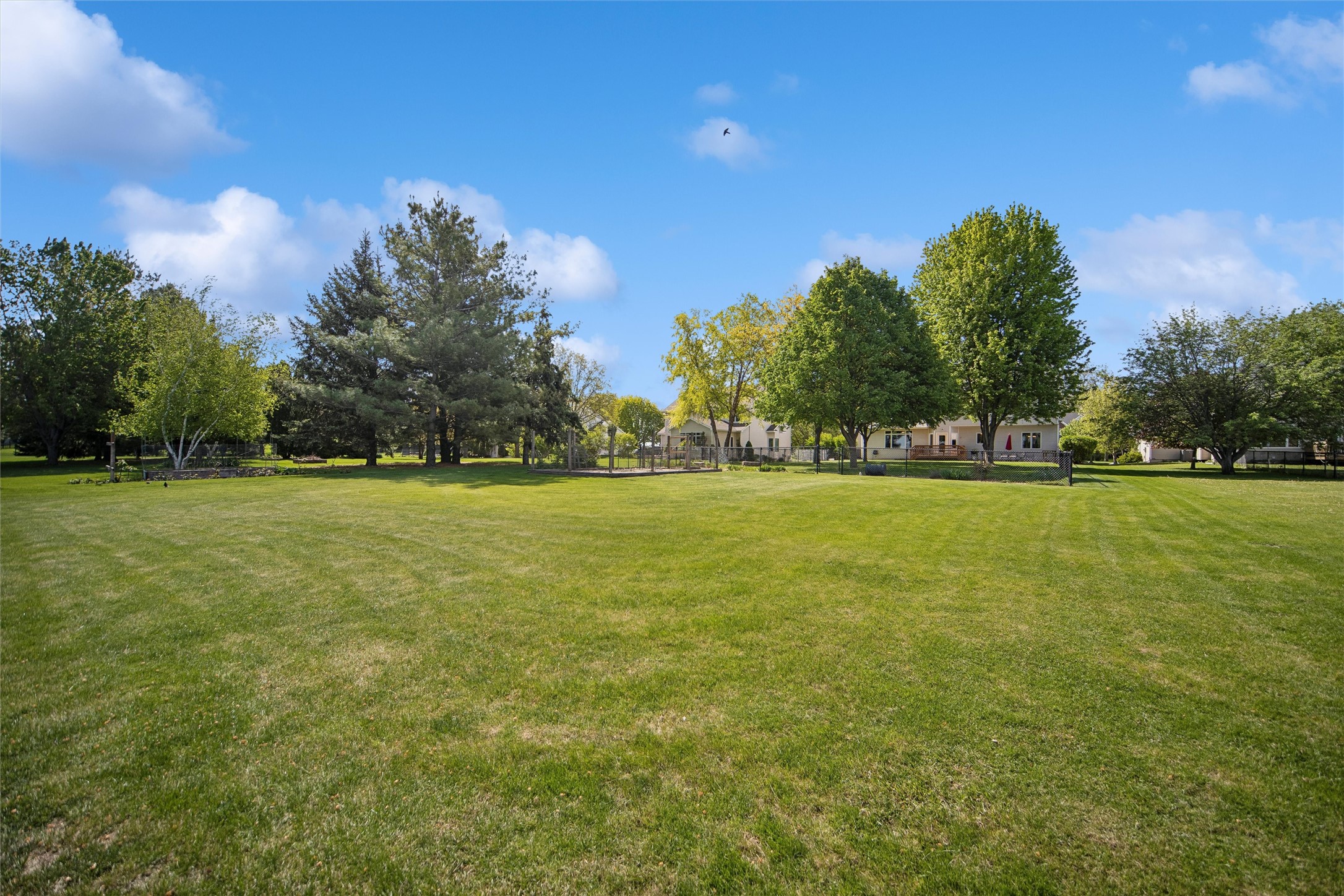 835 Se Westwoods Drive Property Photo 29