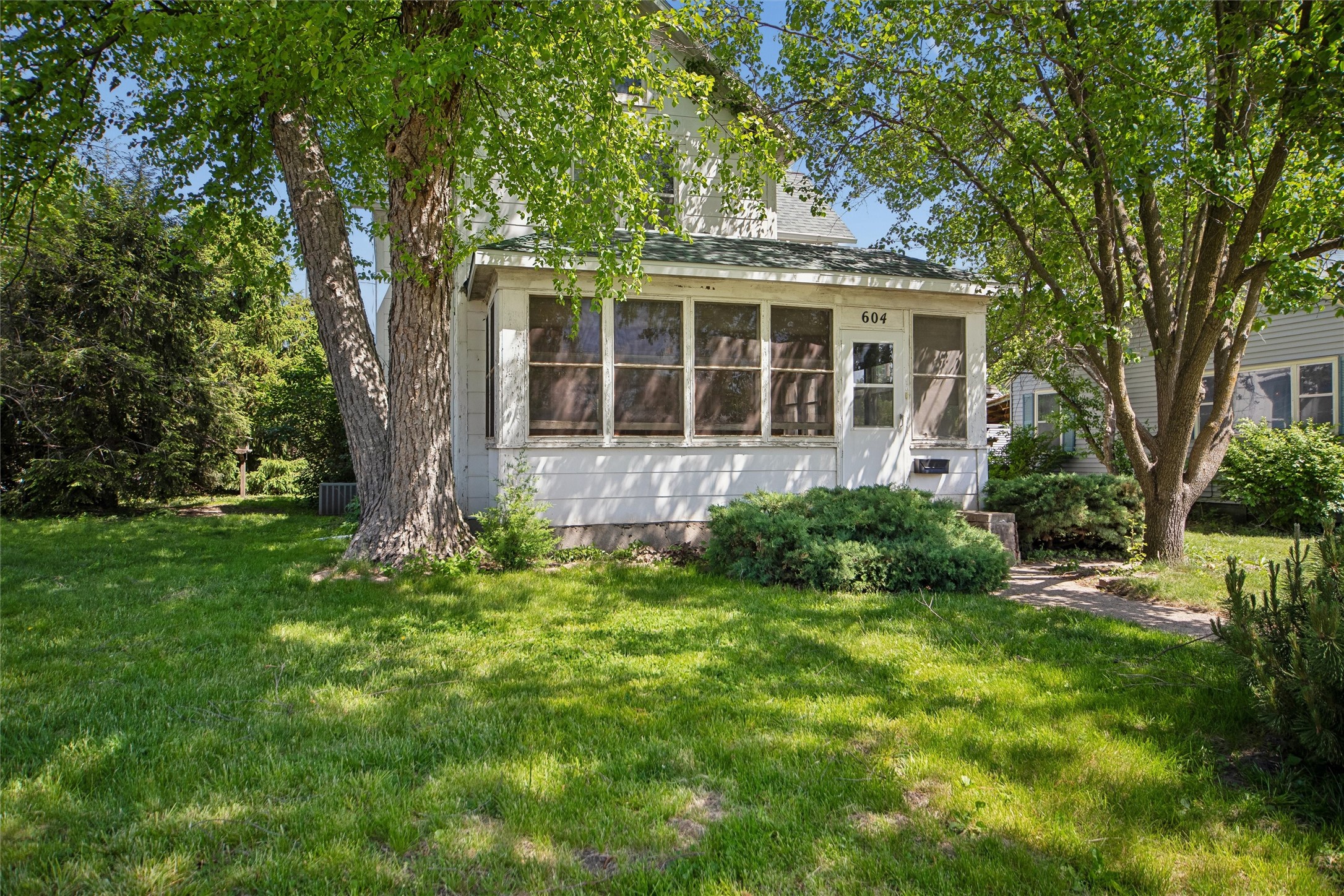 604 Willis Avenue Property Photo 1