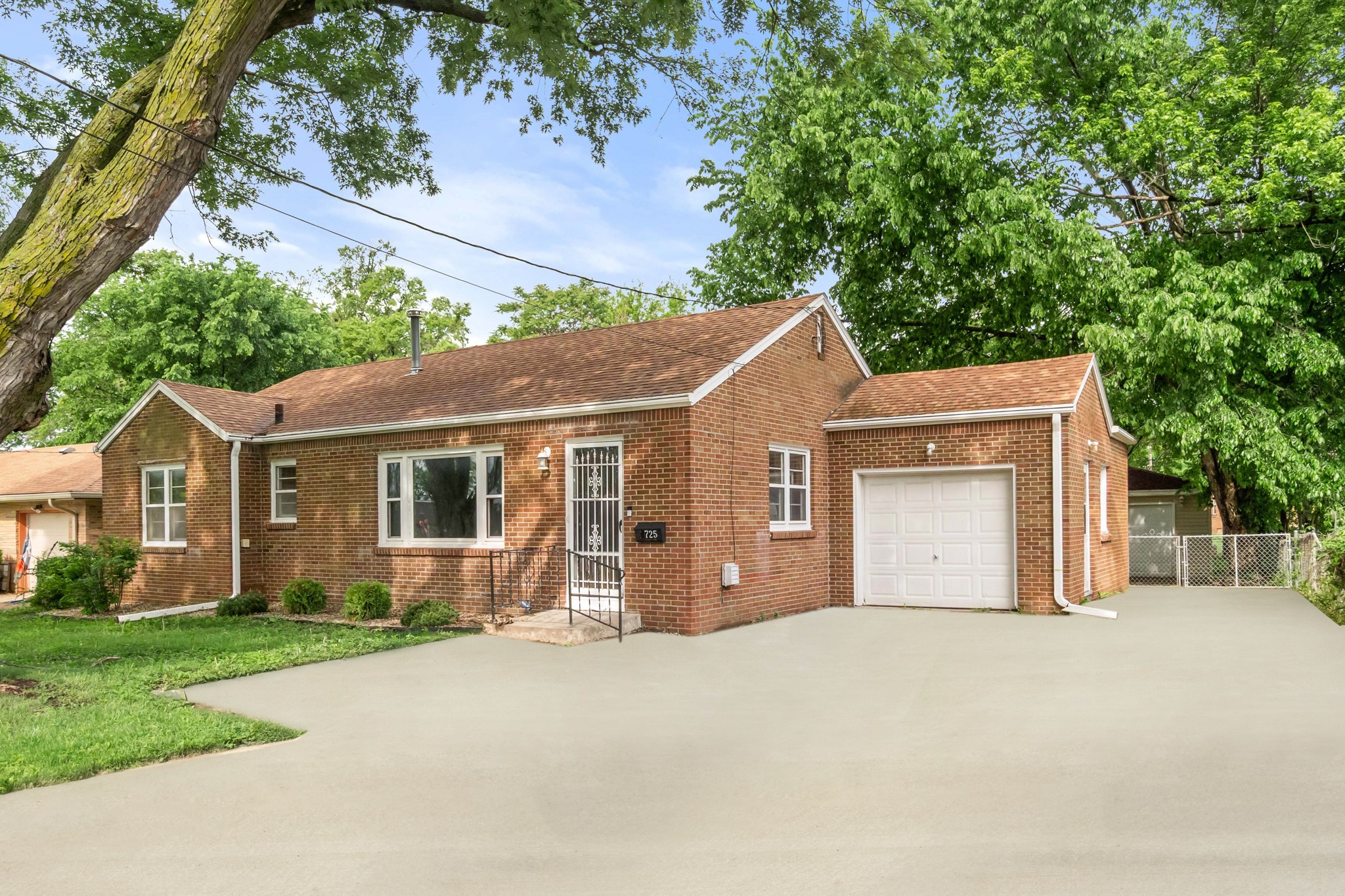1725 Grand Avenue Property Photo 1