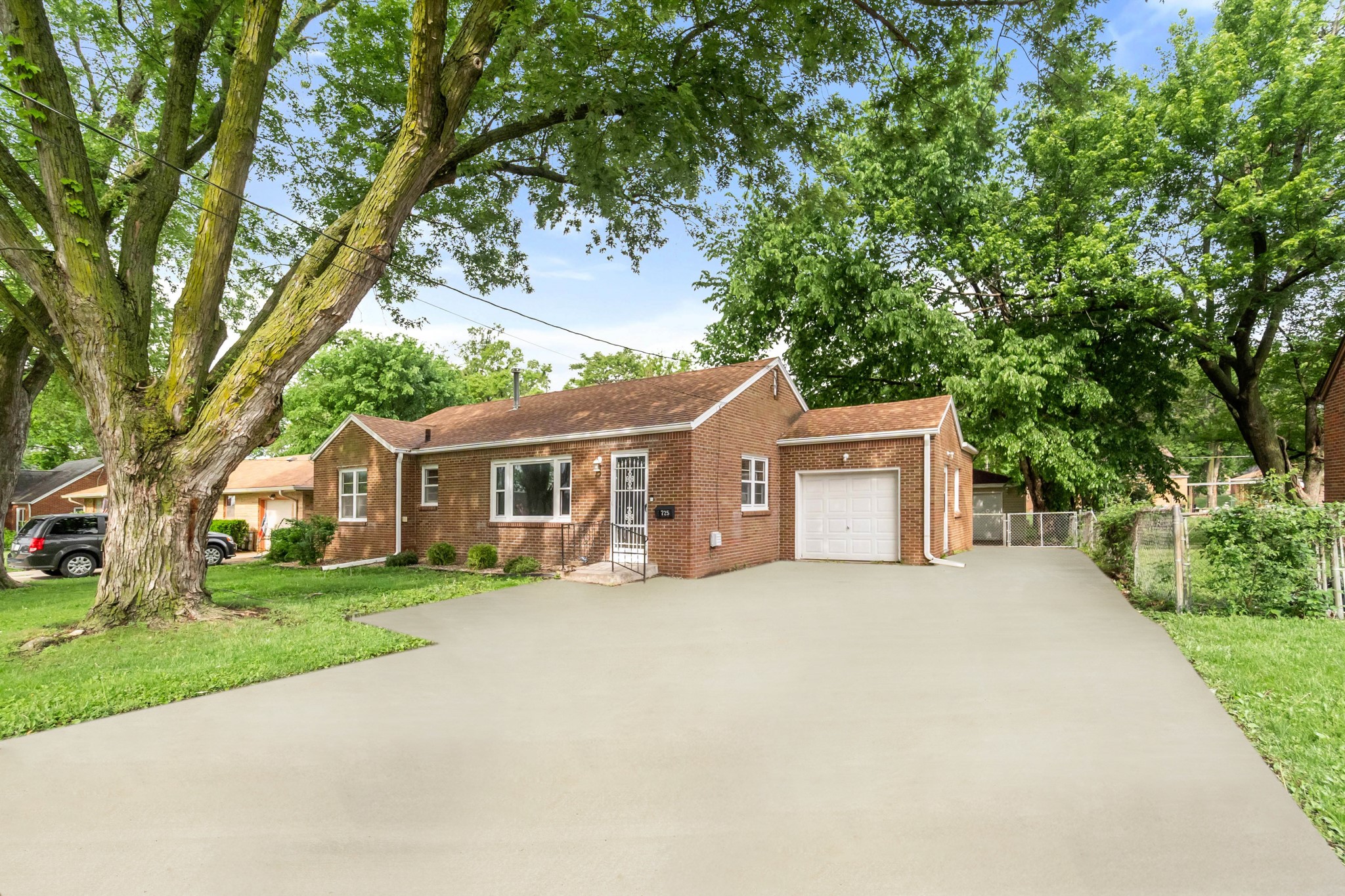 1725 Grand Avenue Property Photo 2