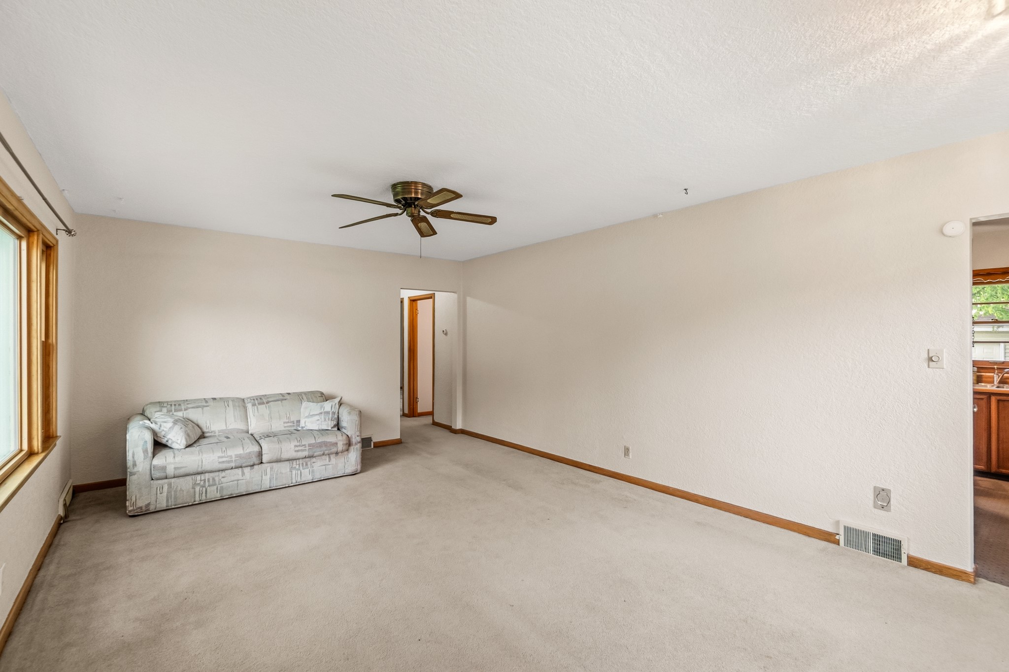 1725 Grand Avenue Property Photo 5