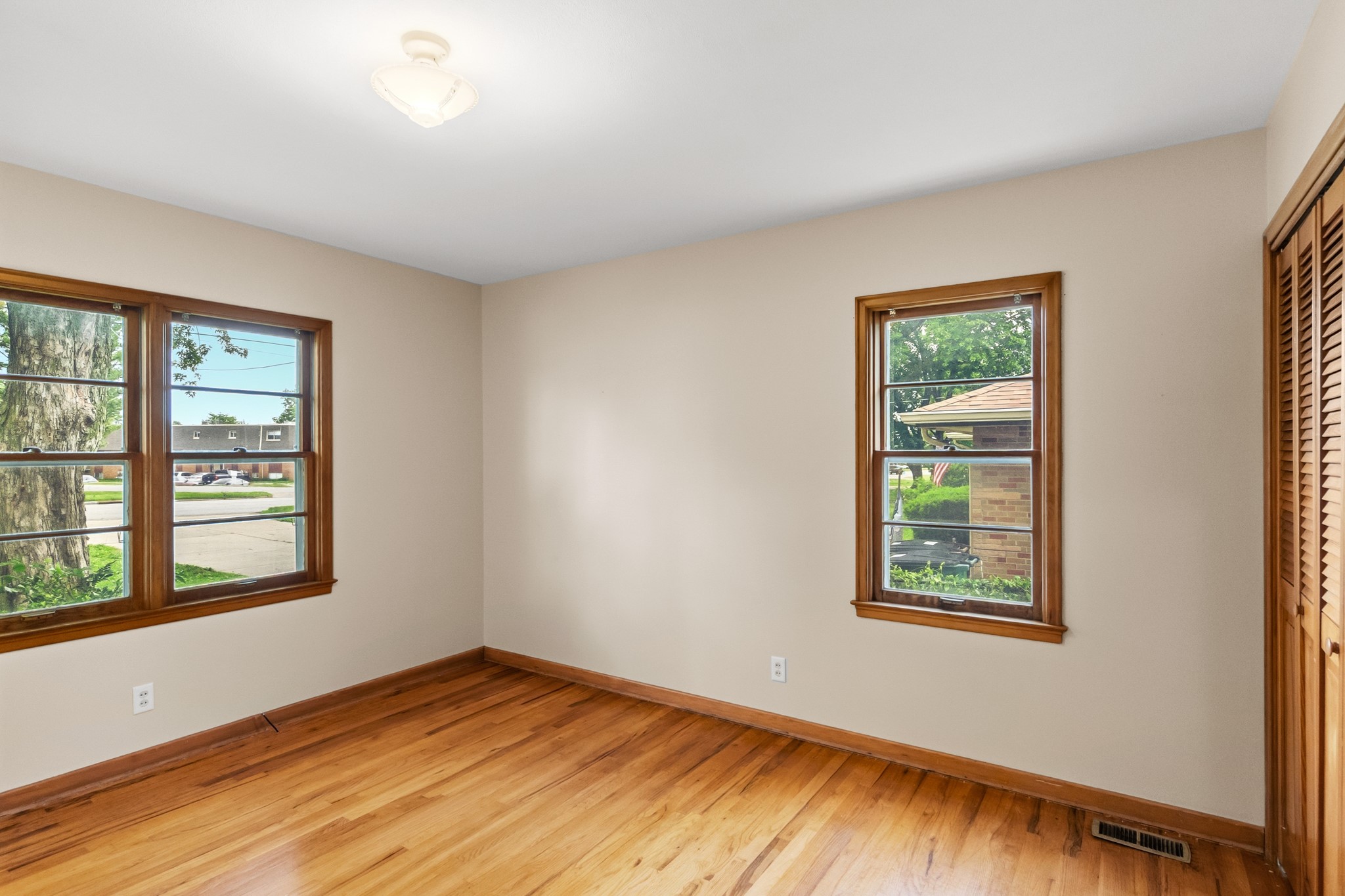 1725 Grand Avenue Property Photo 7
