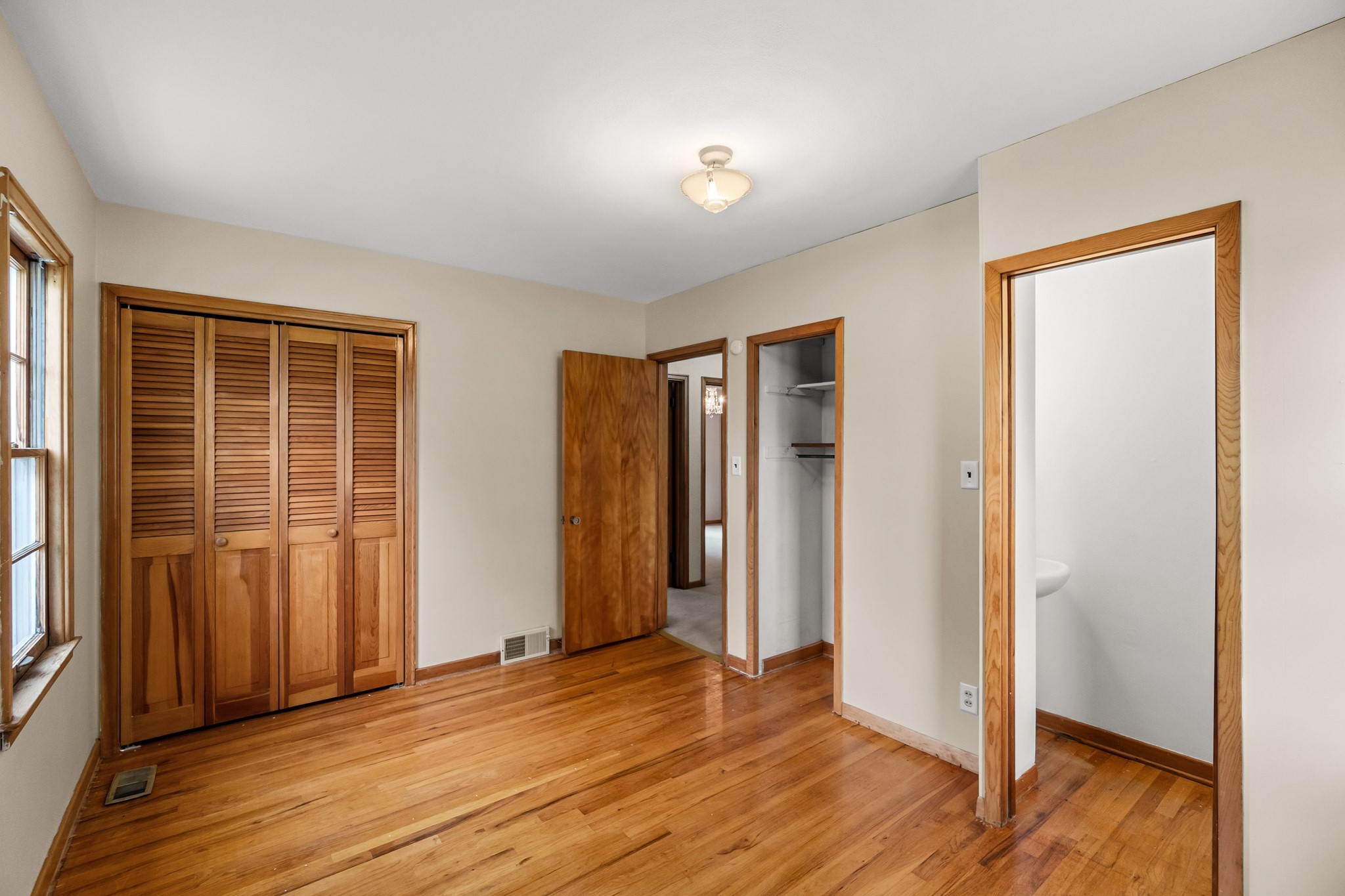 1725 Grand Avenue Property Photo 8