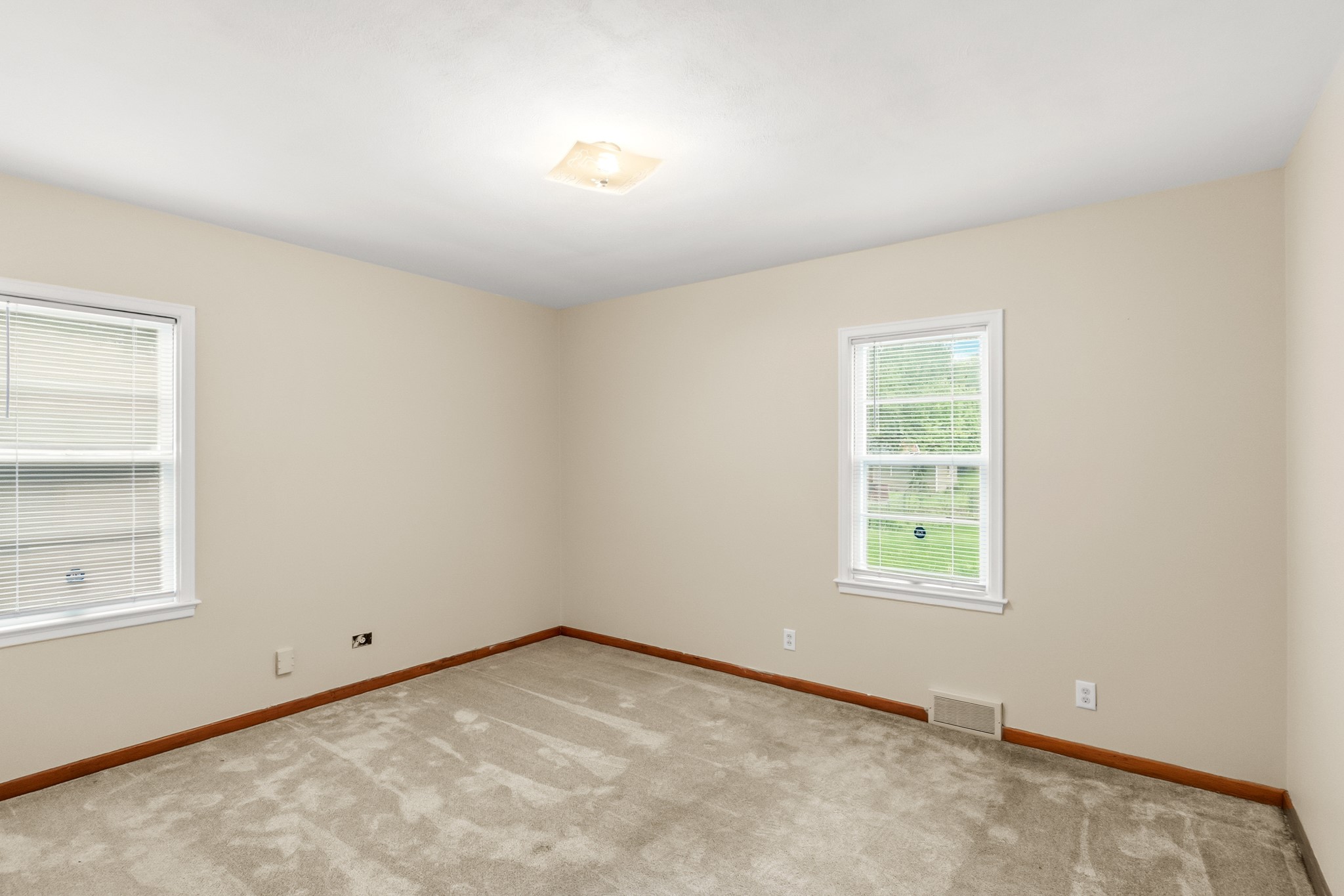 1725 Grand Avenue Property Photo 10