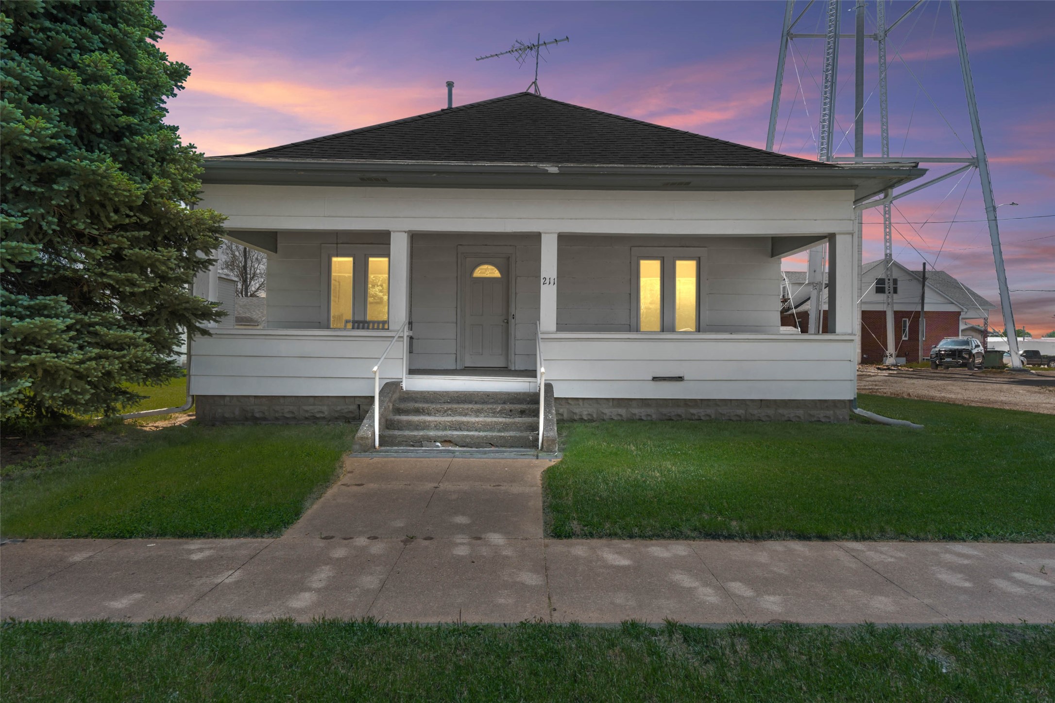 211 E Washington Street Property Photo 1