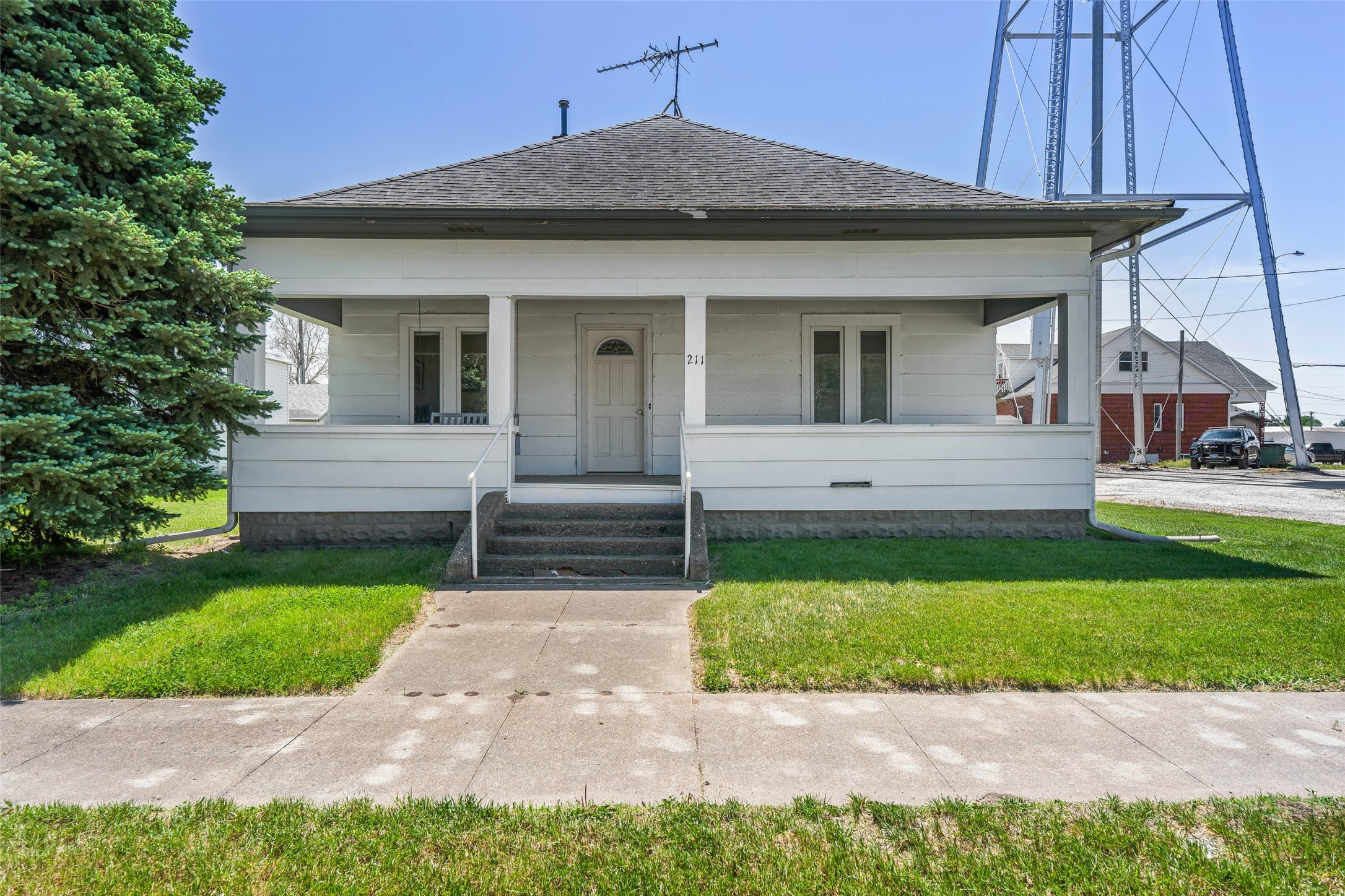 211 E Washington Street Property Photo 2