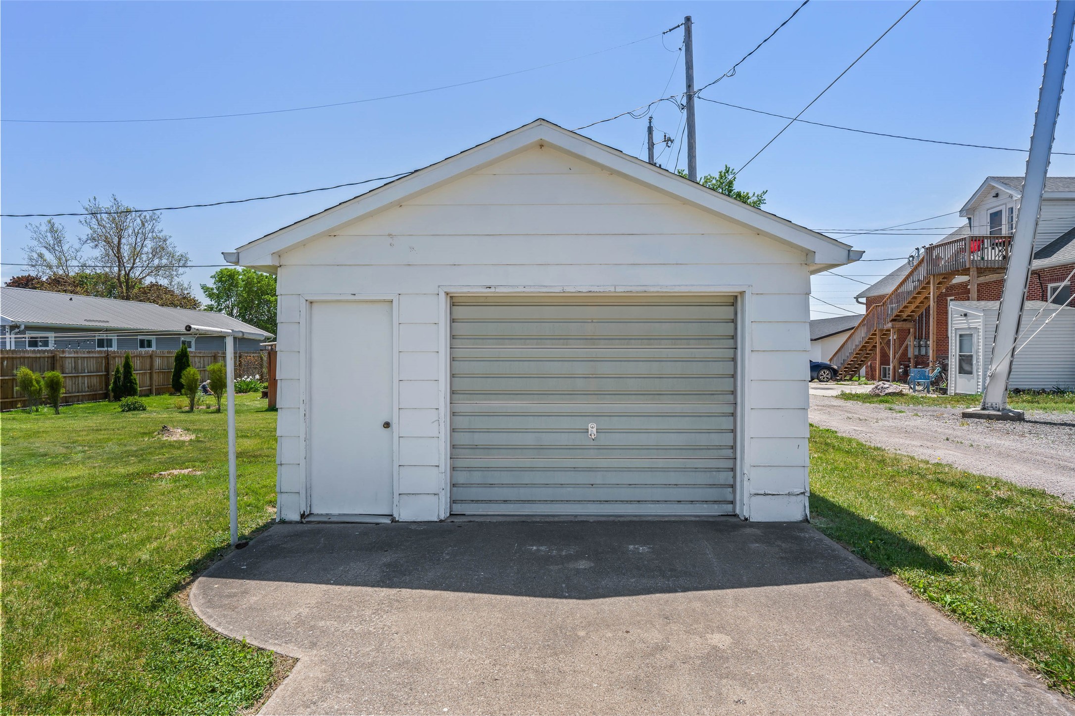 211 E Washington Street Property Photo 3