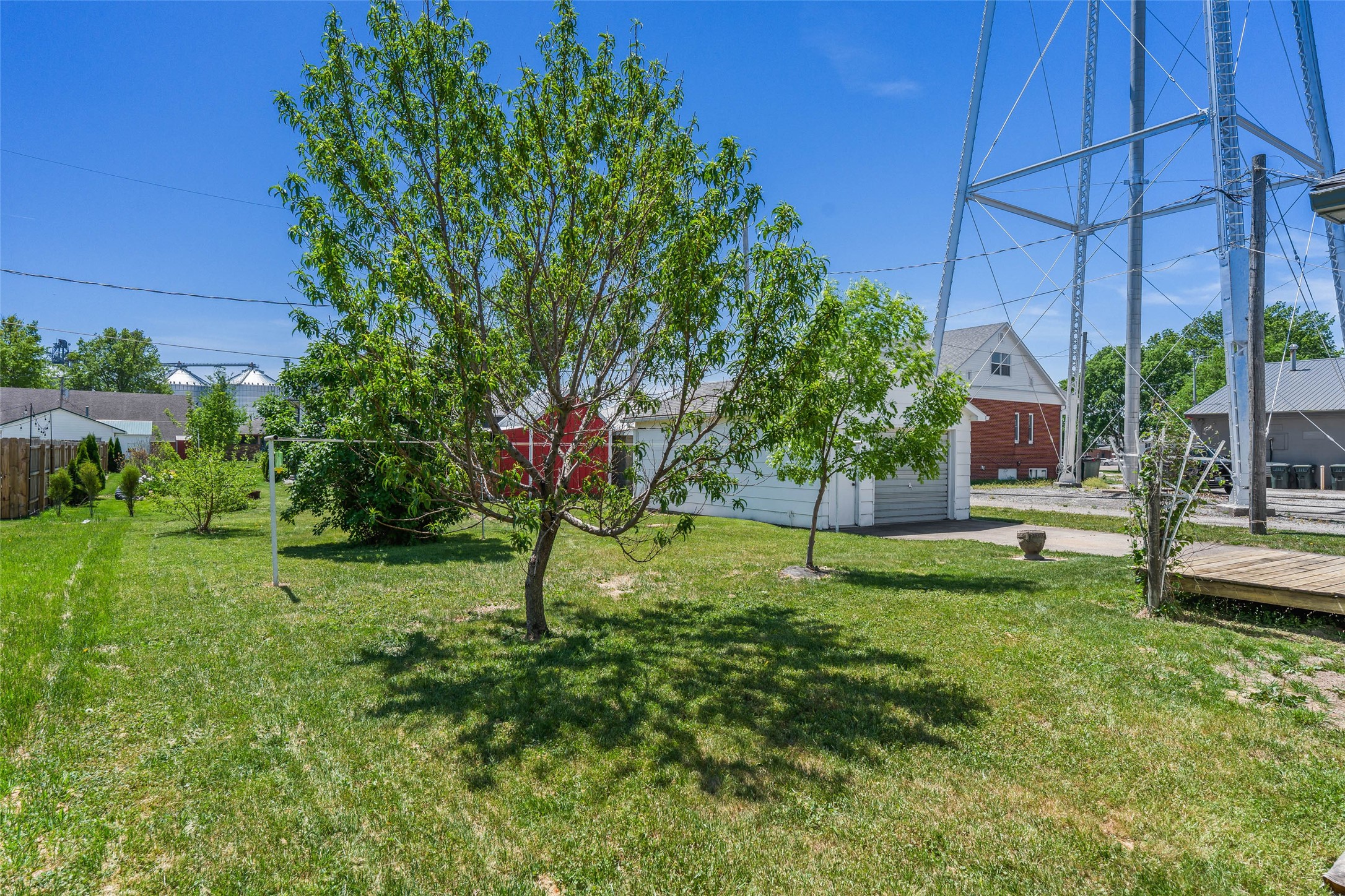 211 E Washington Street Property Photo 6