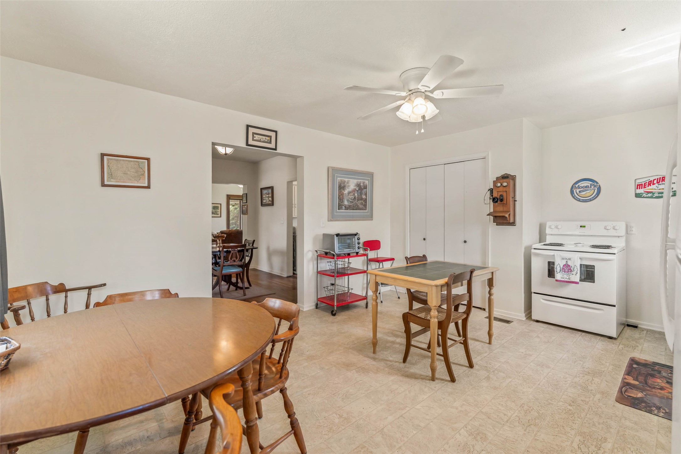 211 E Washington Street Property Photo 9