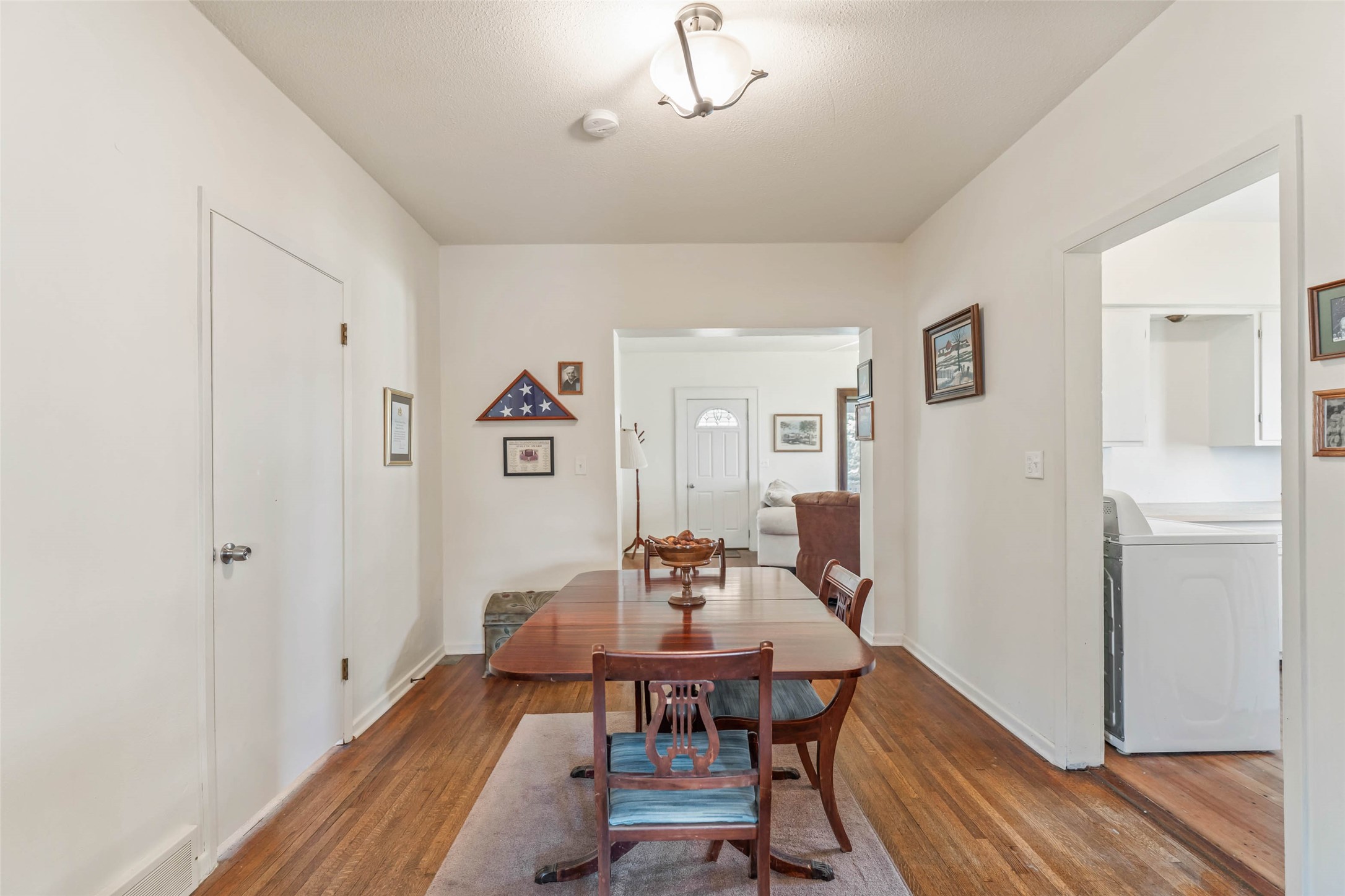 211 E Washington Street Property Photo 10