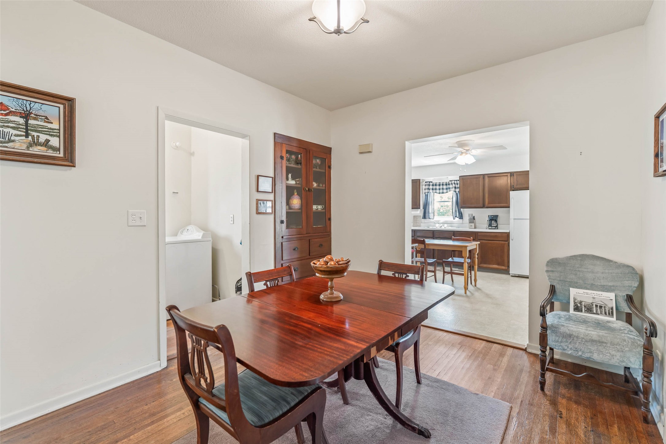 211 E Washington Street Property Photo 11