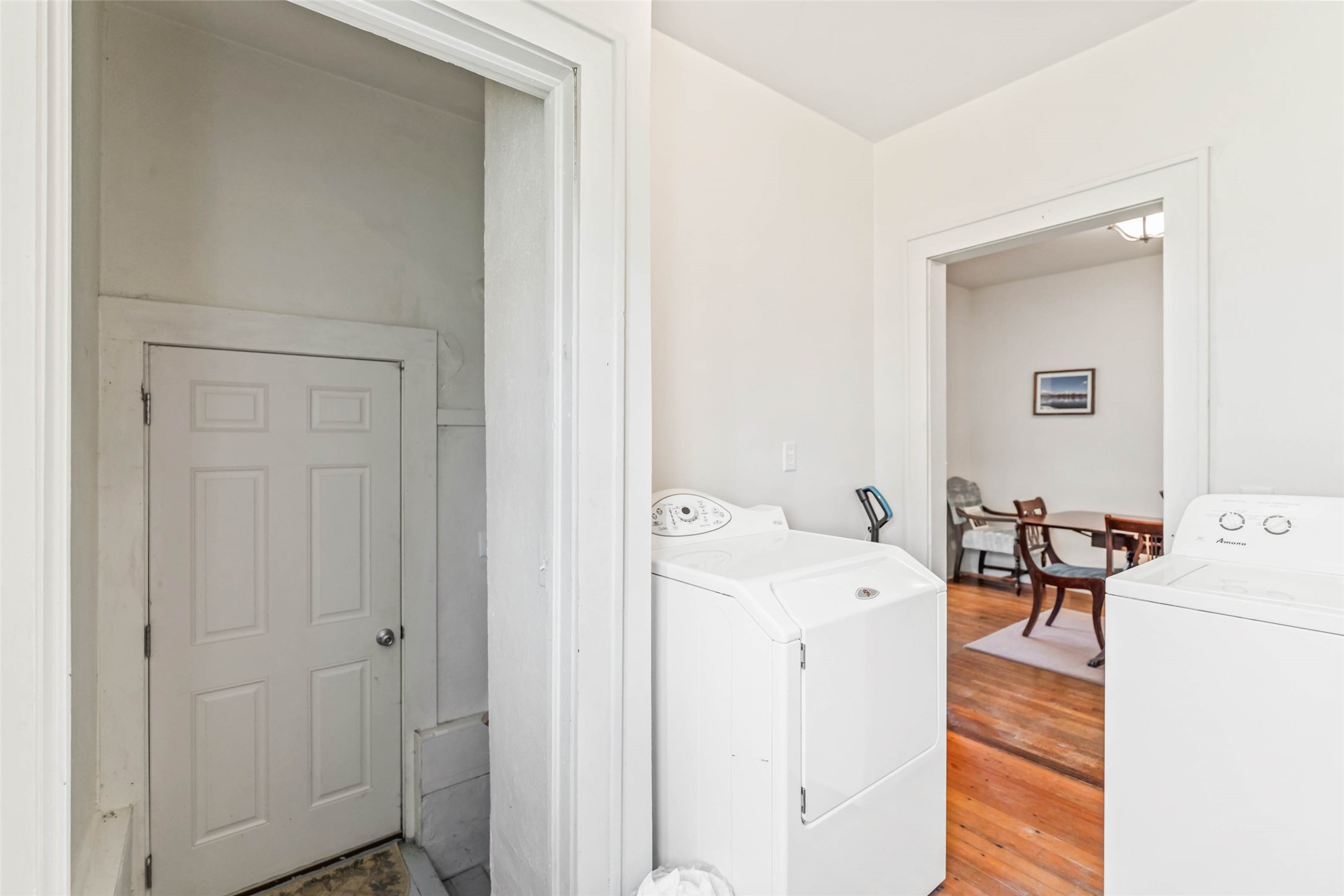 211 E Washington Street Property Photo 14