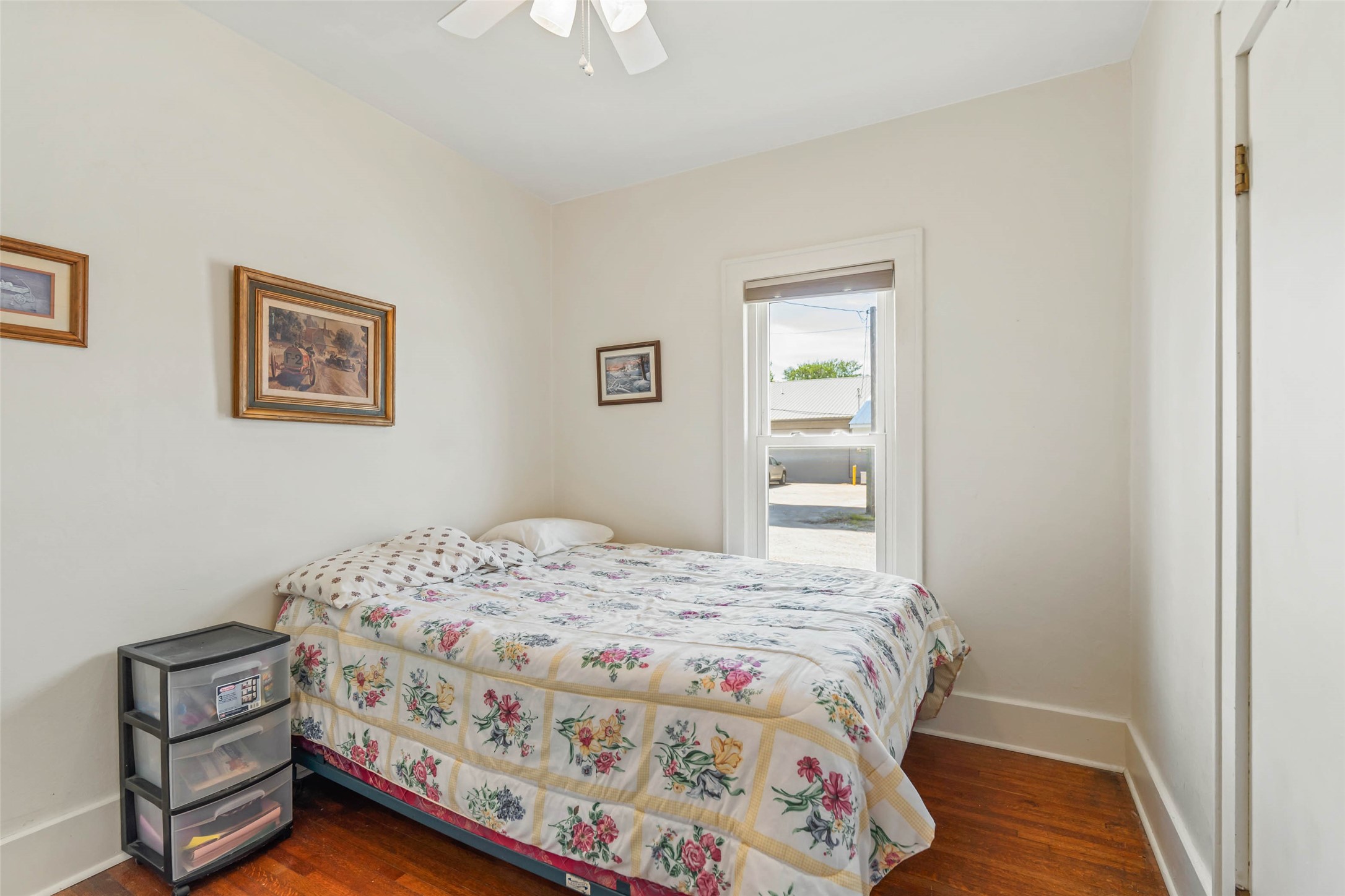 211 E Washington Street Property Photo 17