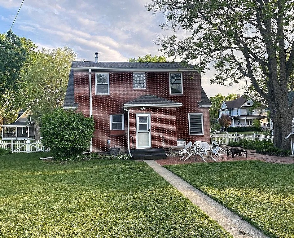 511 W Washington Street Property Photo 4