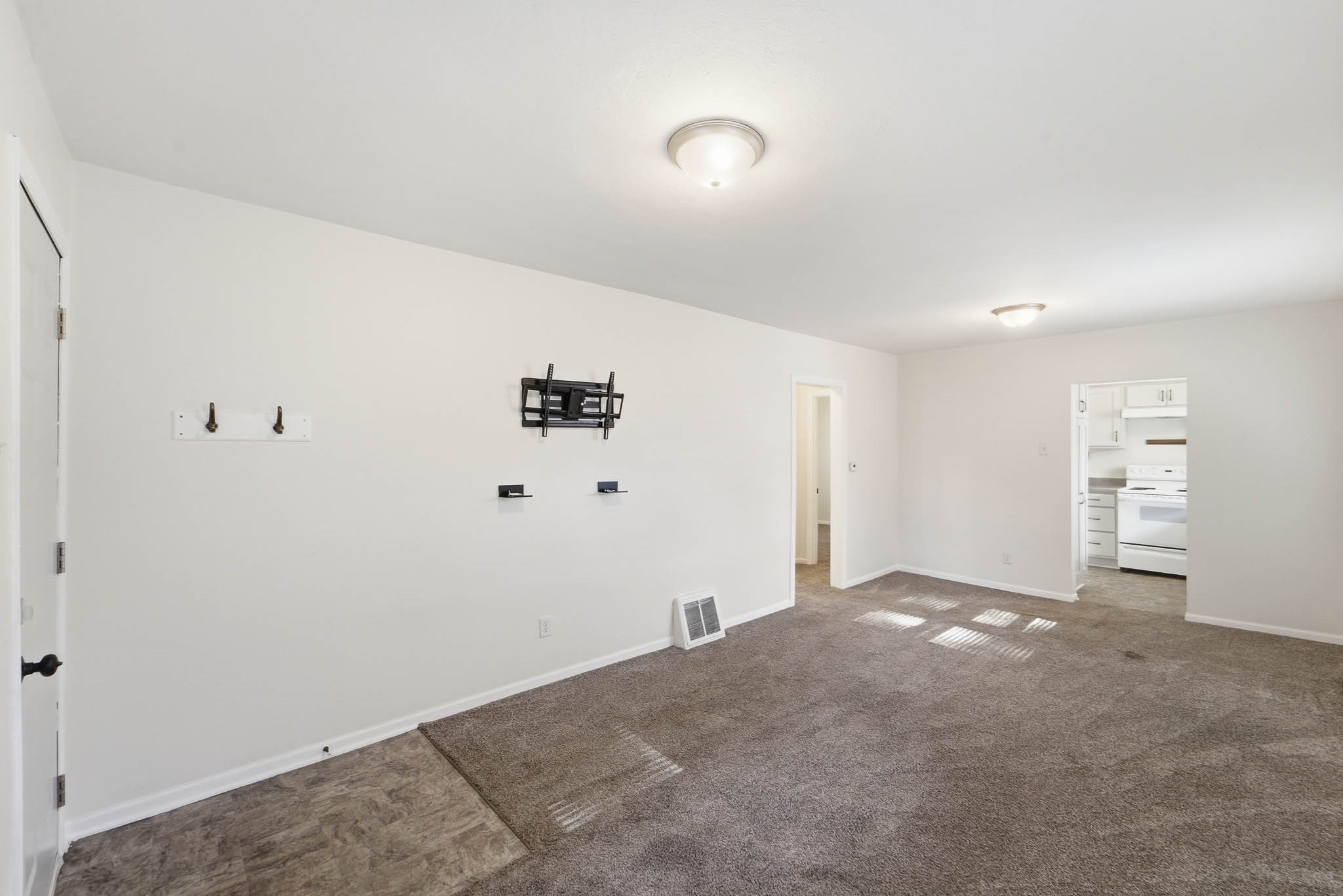 1516 E Jefferson Avenue Property Photo 6