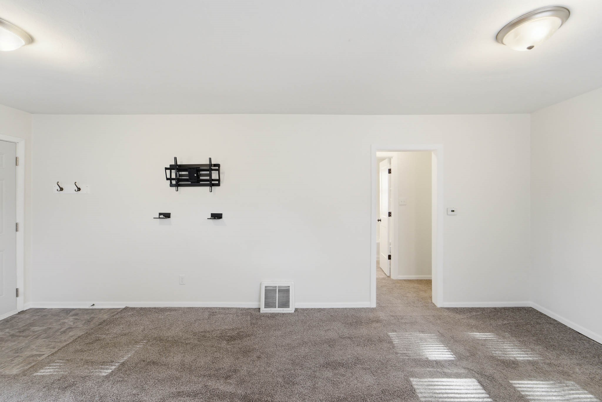 1516 E Jefferson Avenue Property Photo 7