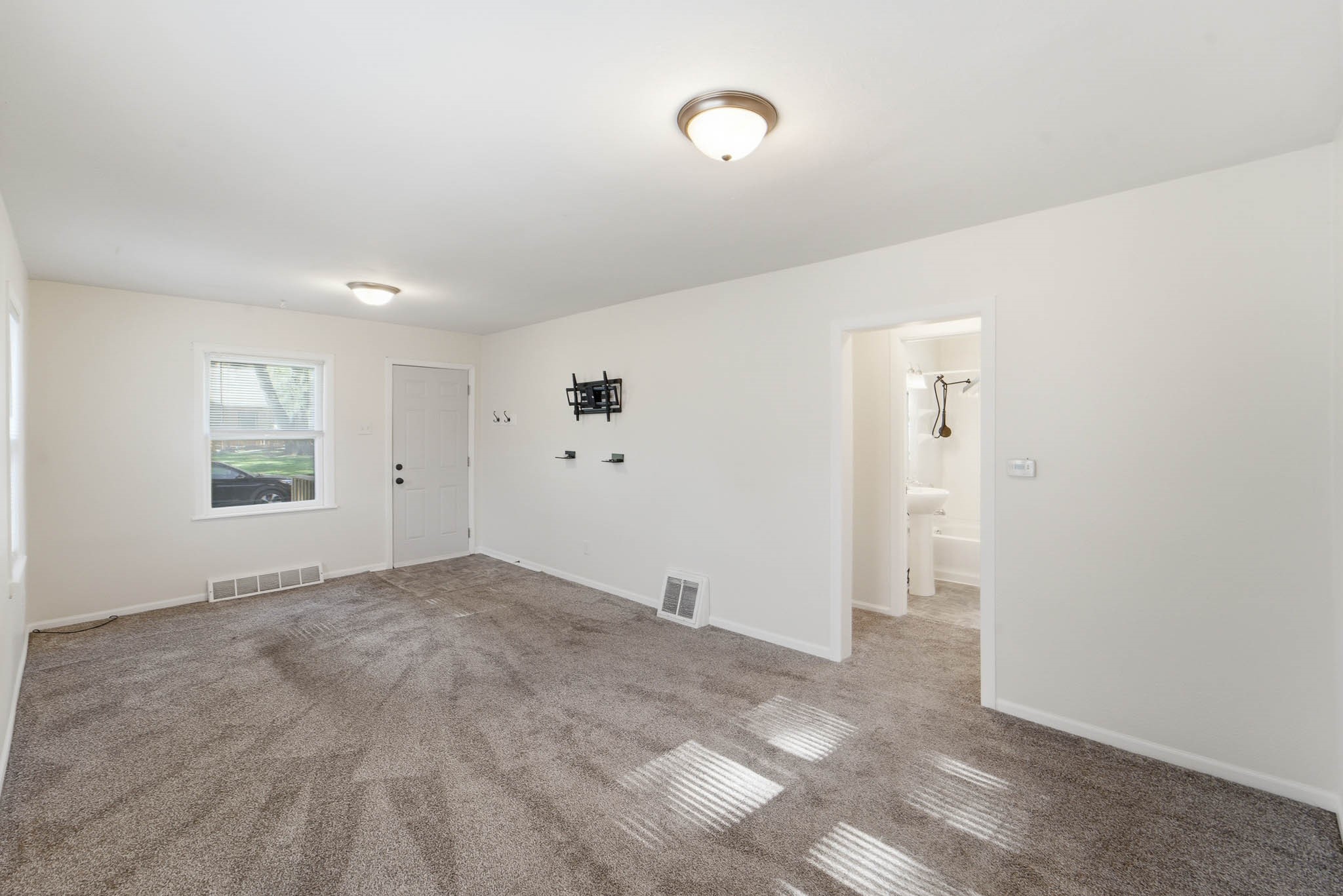 1516 E Jefferson Avenue Property Photo 8