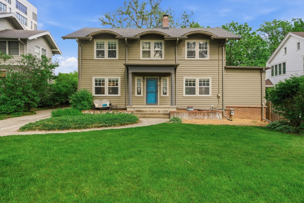 413 38th Place Property Photo 2