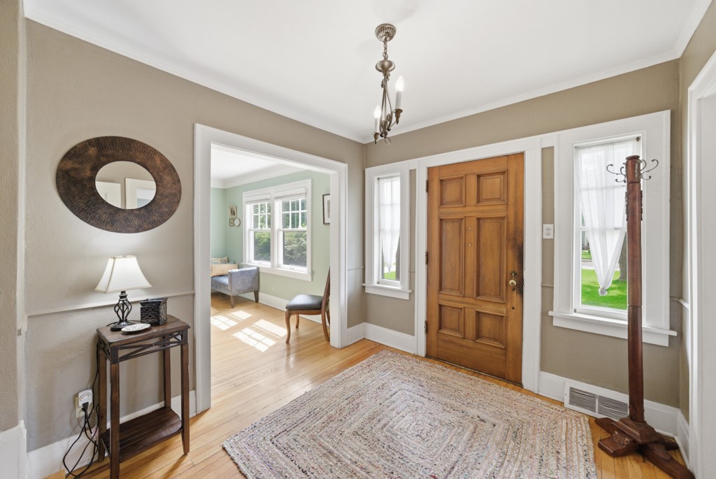 413 38th Place Property Photo 3