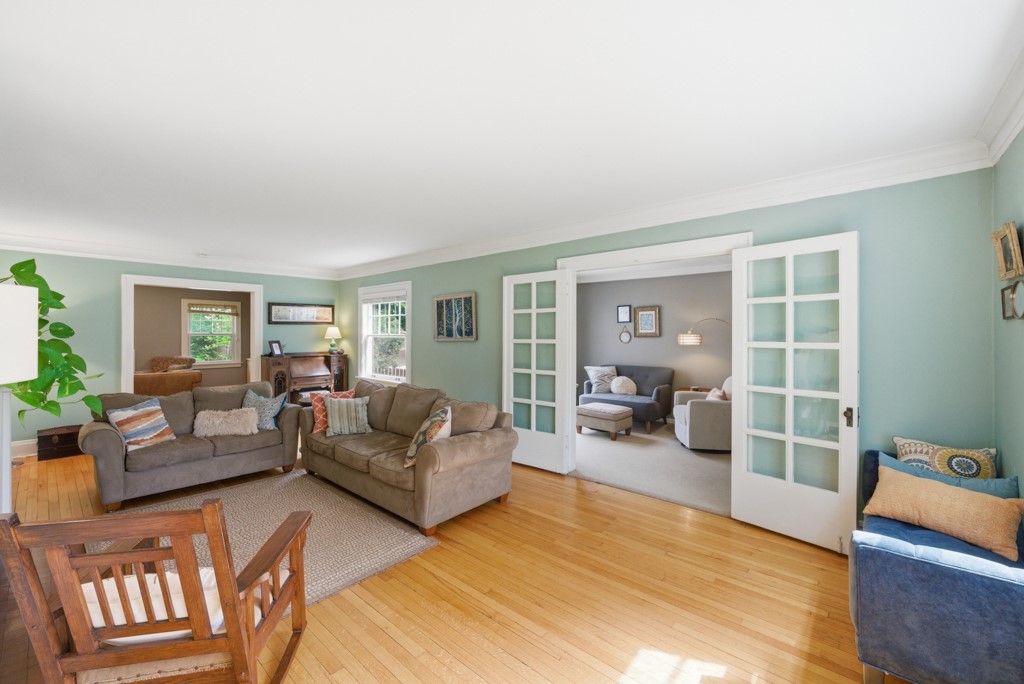 413 38th Place Property Photo 5