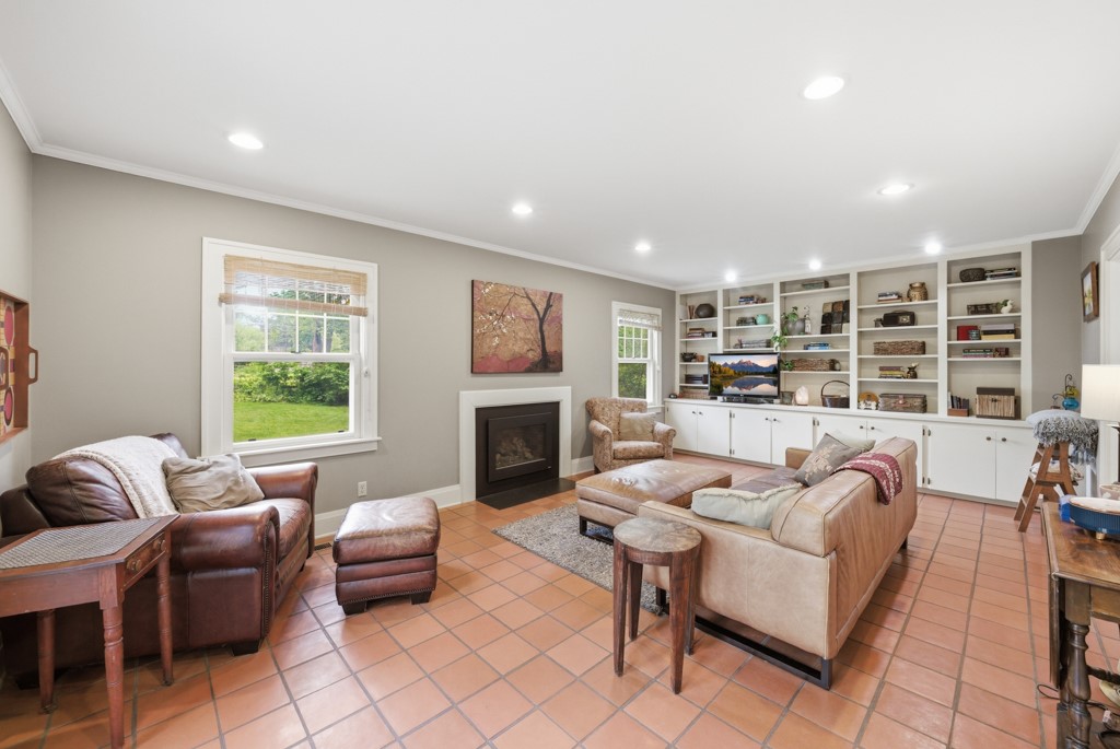 413 38th Place Property Photo 10