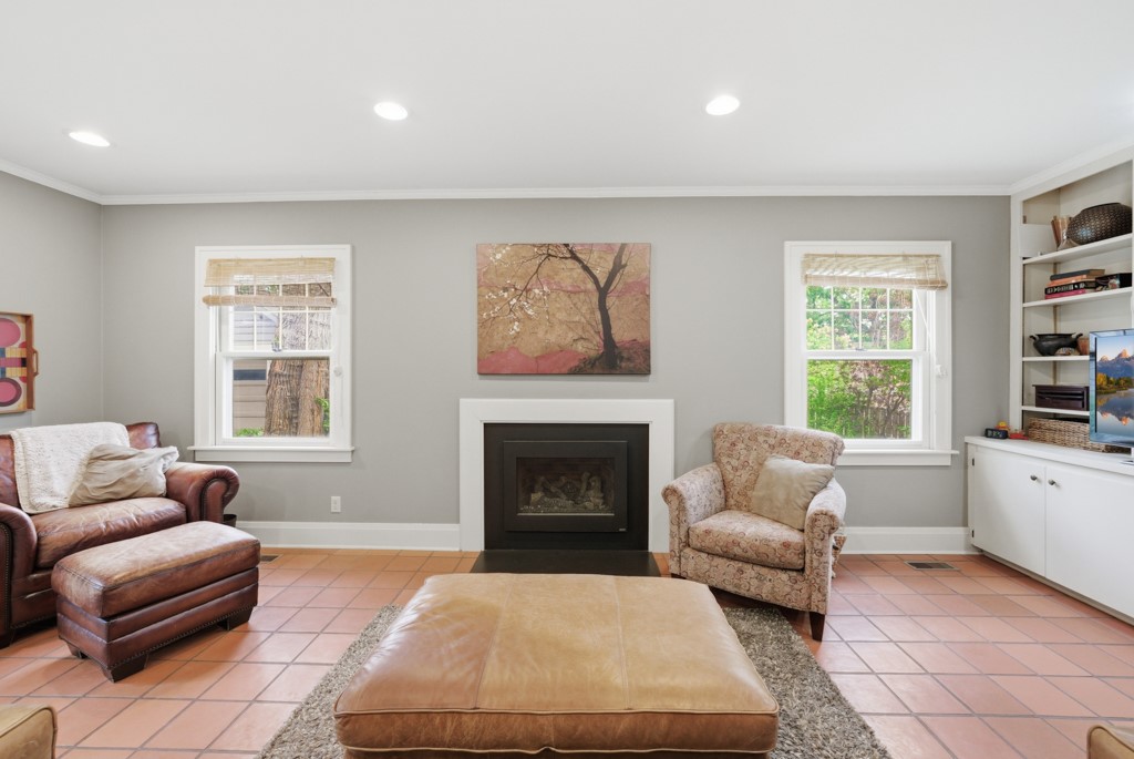 413 38th Place Property Photo 11