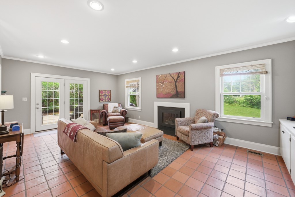 413 38th Place Property Photo 12