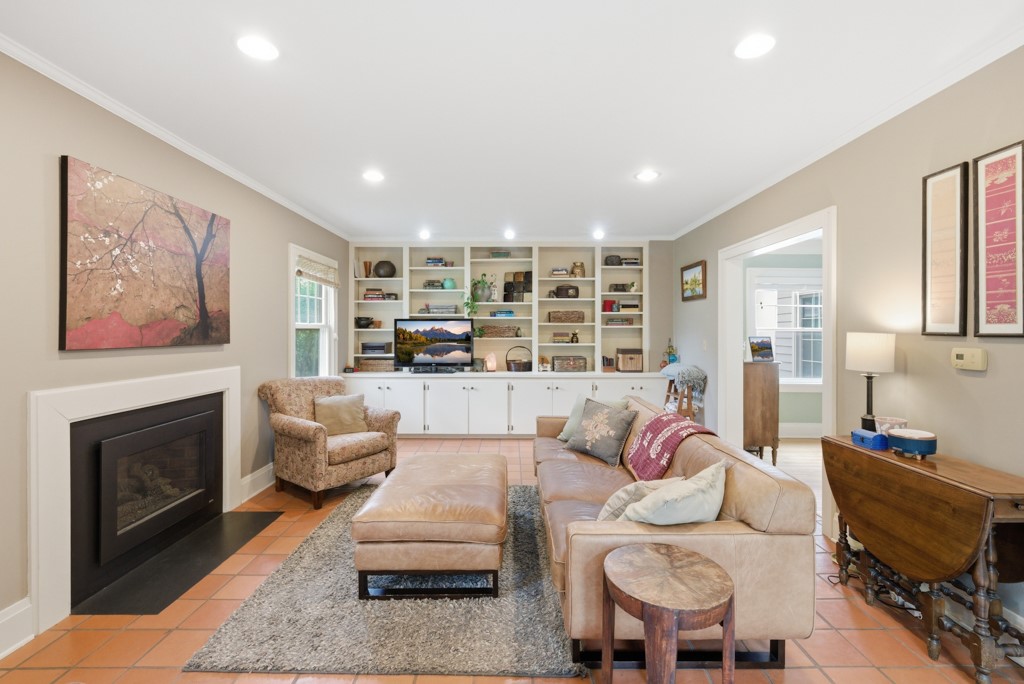 413 38th Place Property Photo 13