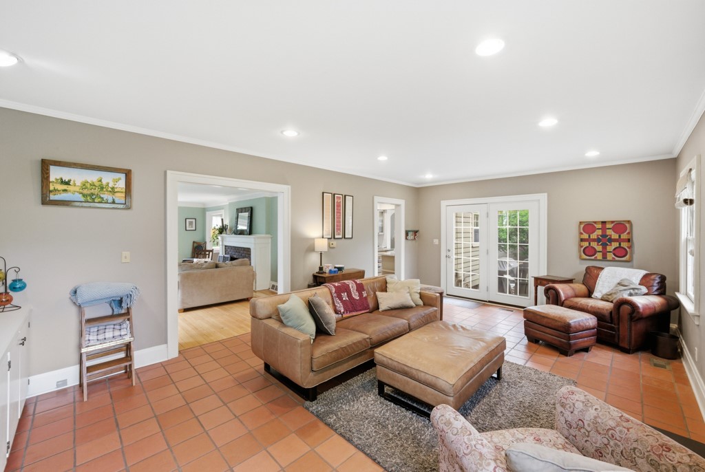 413 38th Place Property Photo 14