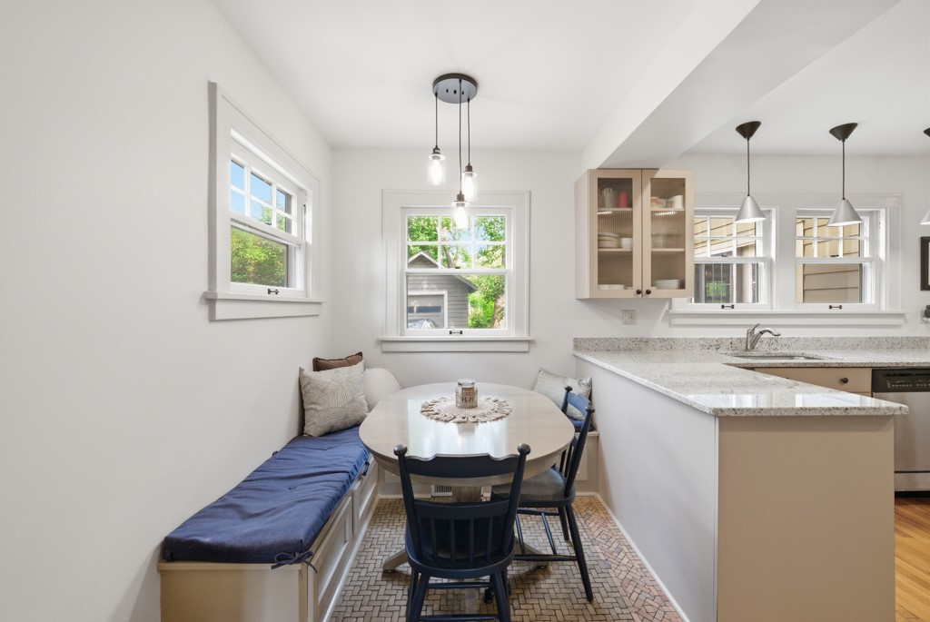 413 38th Place Property Photo 17