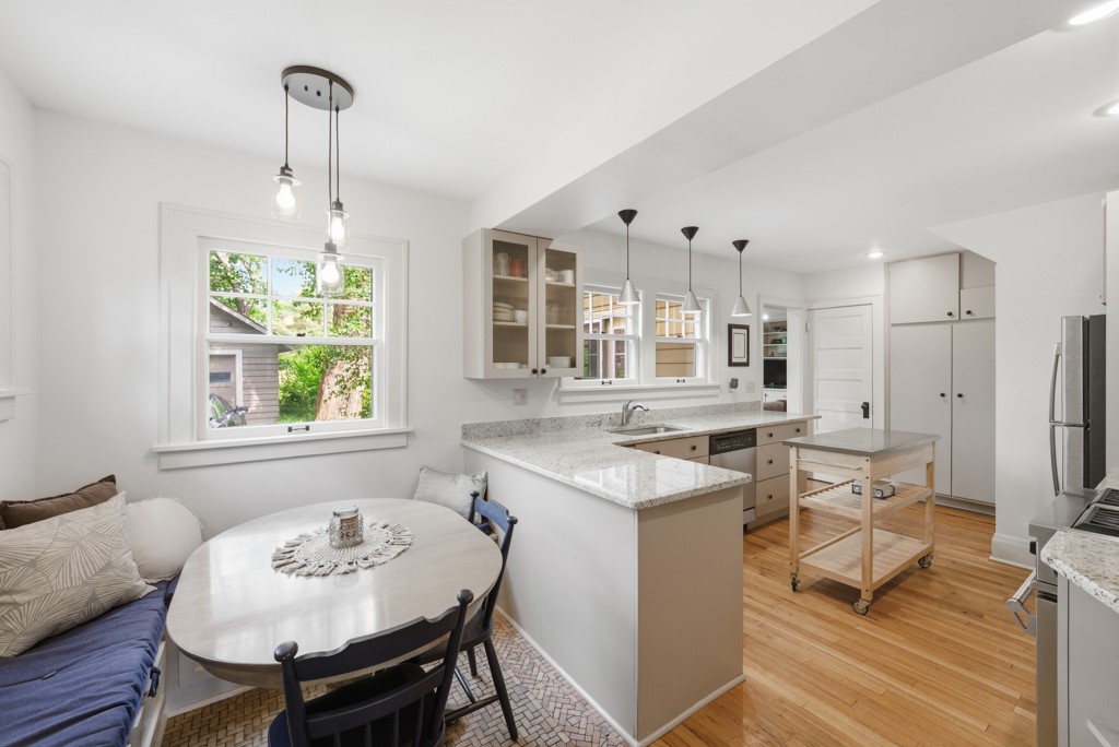 413 38th Place Property Photo 18