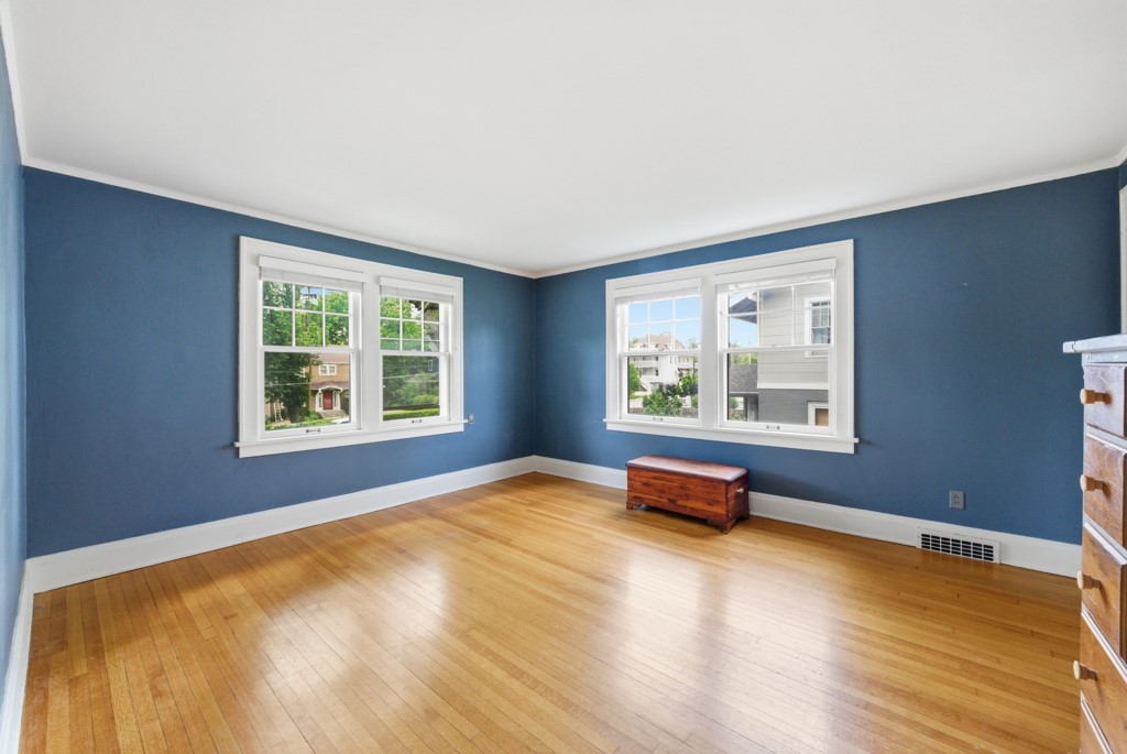 413 38th Place Property Photo 27