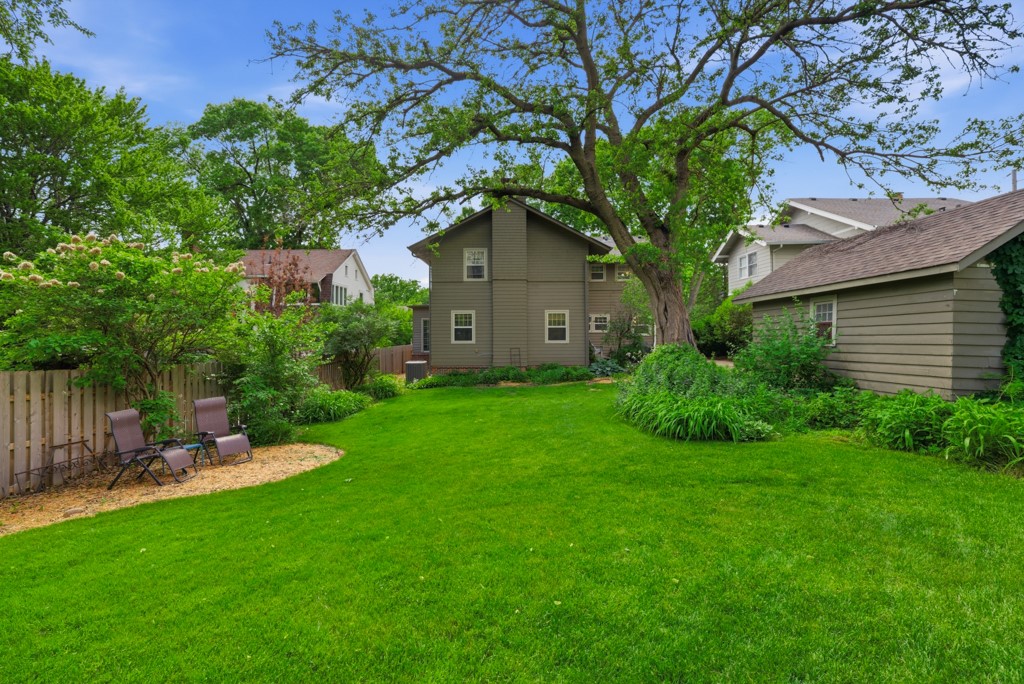 413 38th Place Property Photo 33