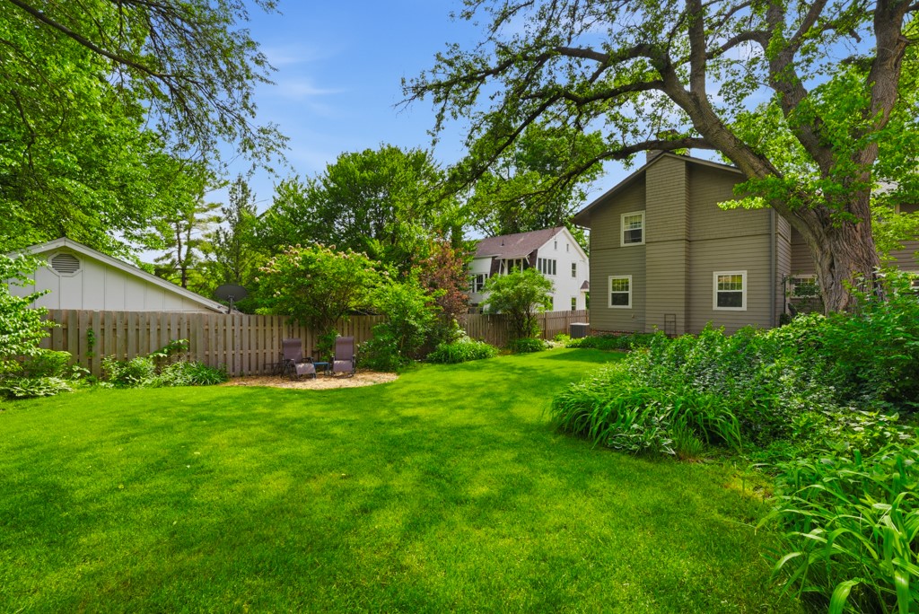 413 38th Place Property Photo 34
