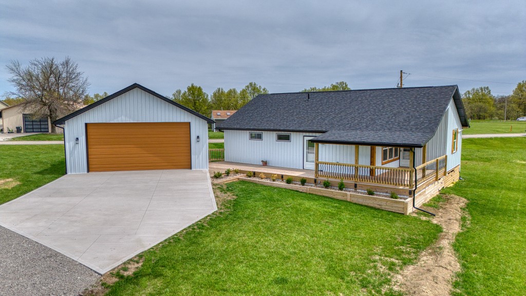 12241 Apache Drive Property Photo 1