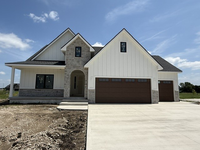 1918 Pine Lake Circle
