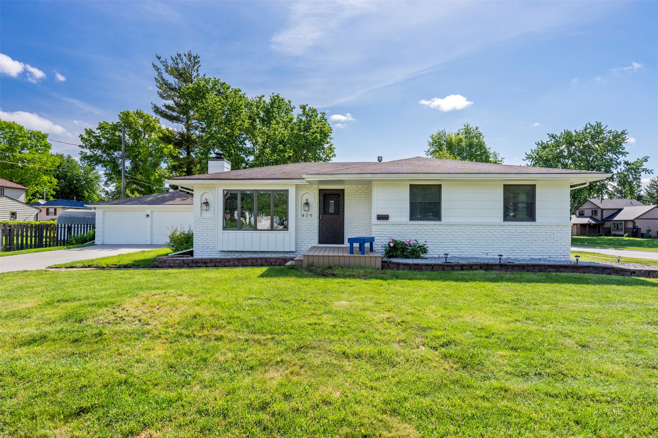 409 SE Wanda Drive Property Photo 1