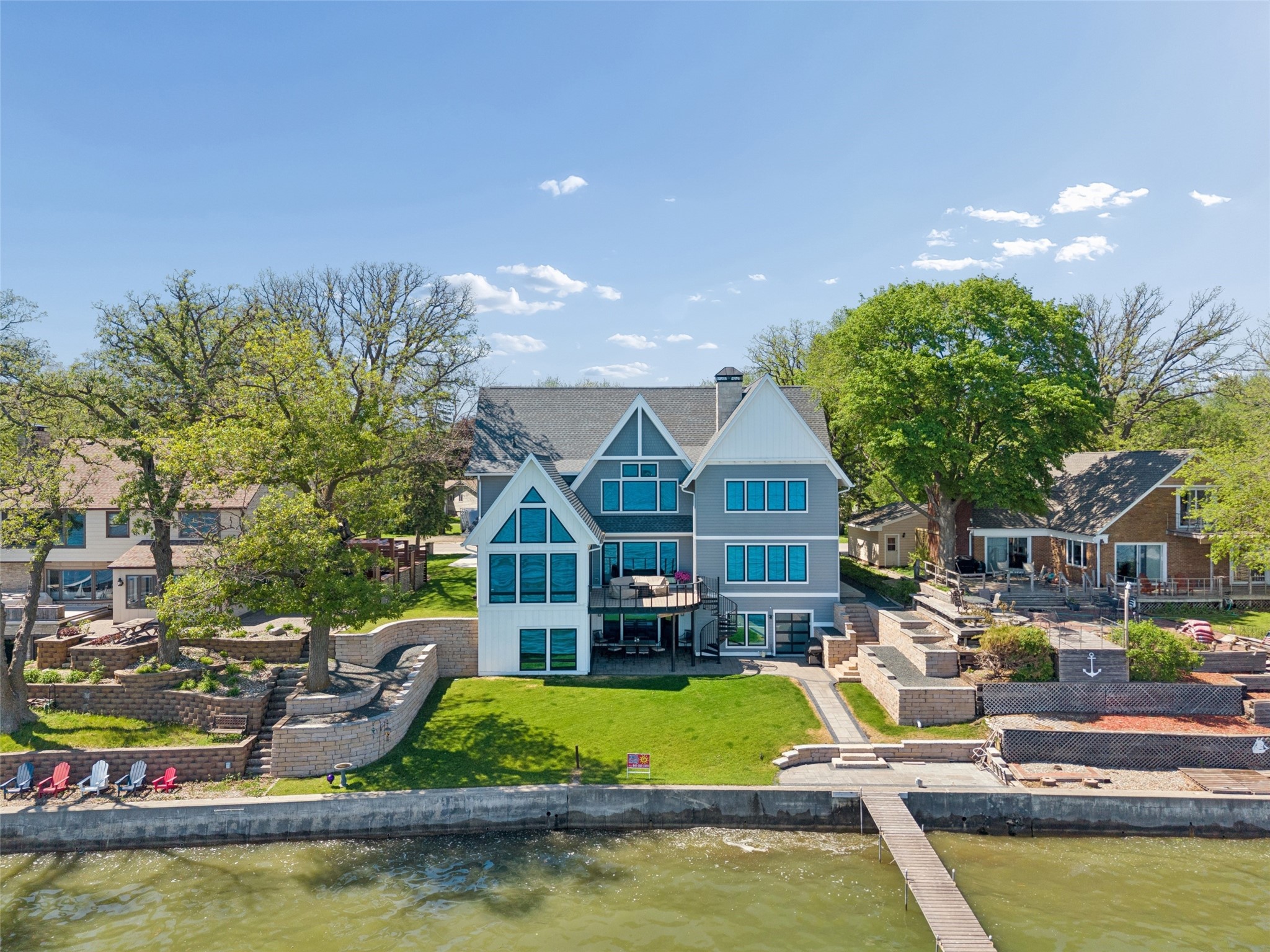 1811 N Shore Drive Property Photo 2