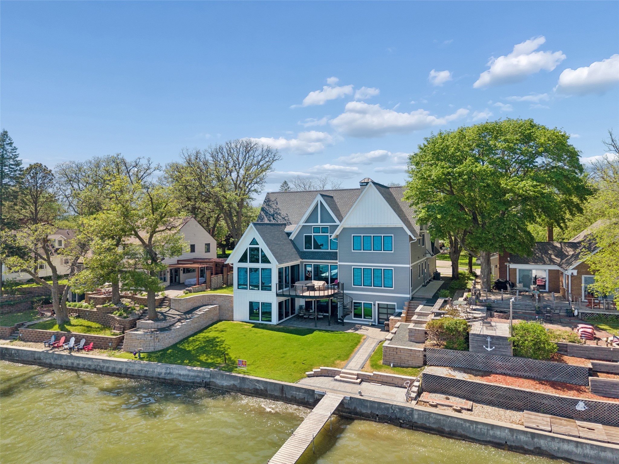 1811 N Shore Drive Property Photo 3