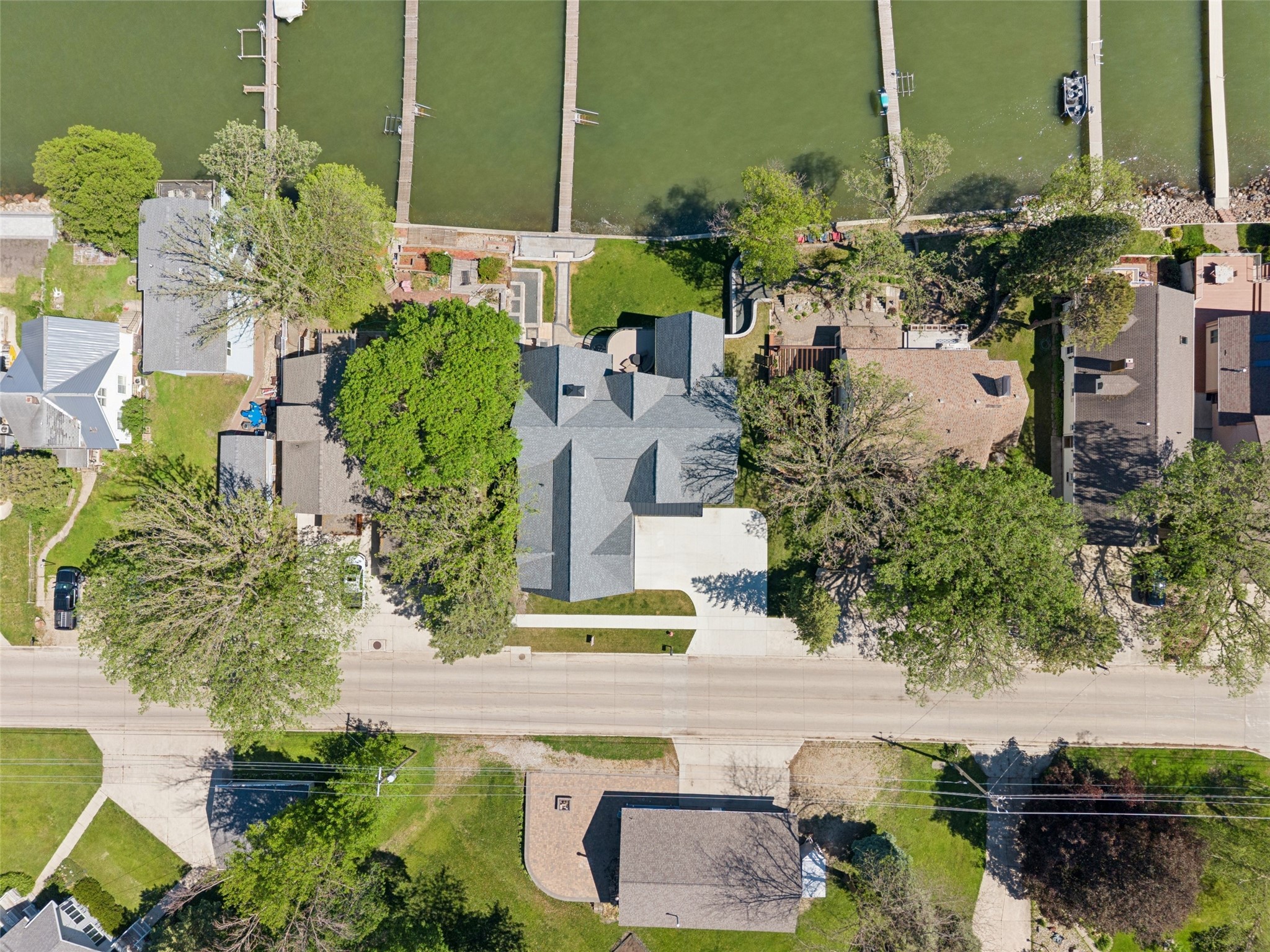 1811 N Shore Drive Property Photo 4