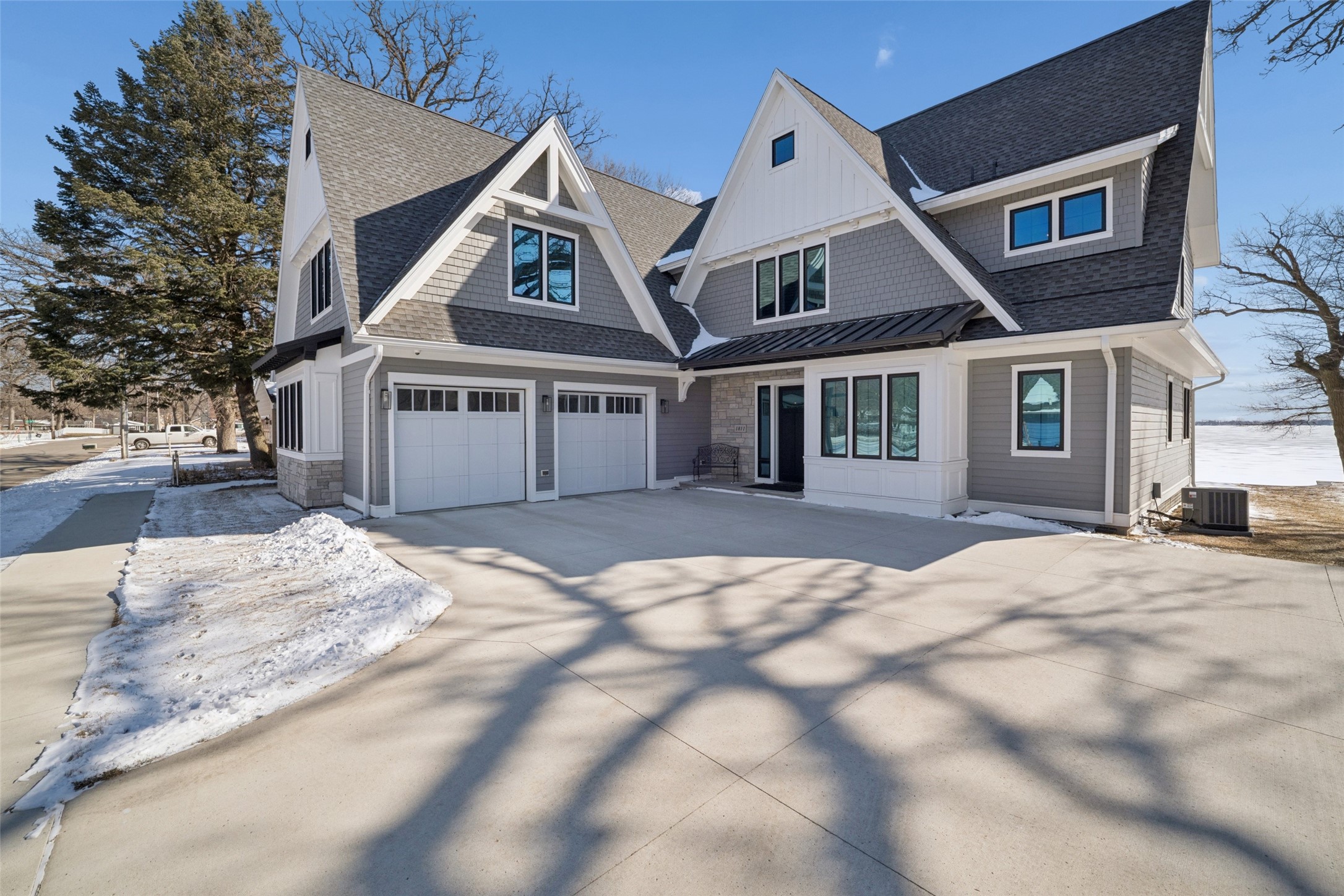 1811 N Shore Drive Property Photo 10