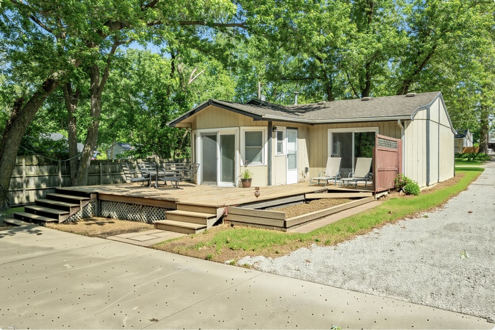 404 Titus Avenue Property Photo 19