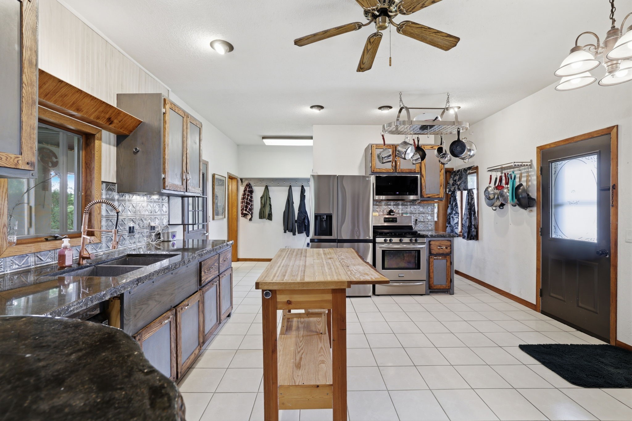 309 E First Street Property Photo 14