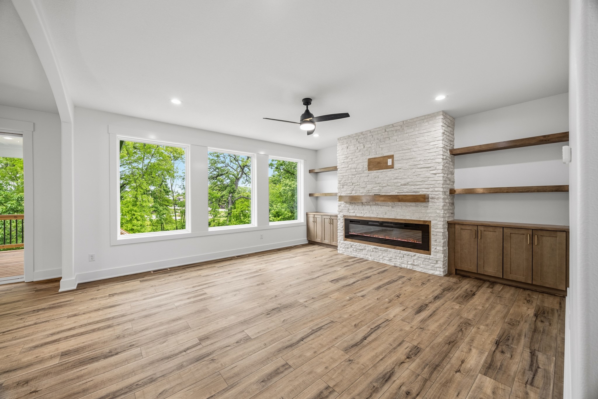 5380 Carter Court Property Photo 4