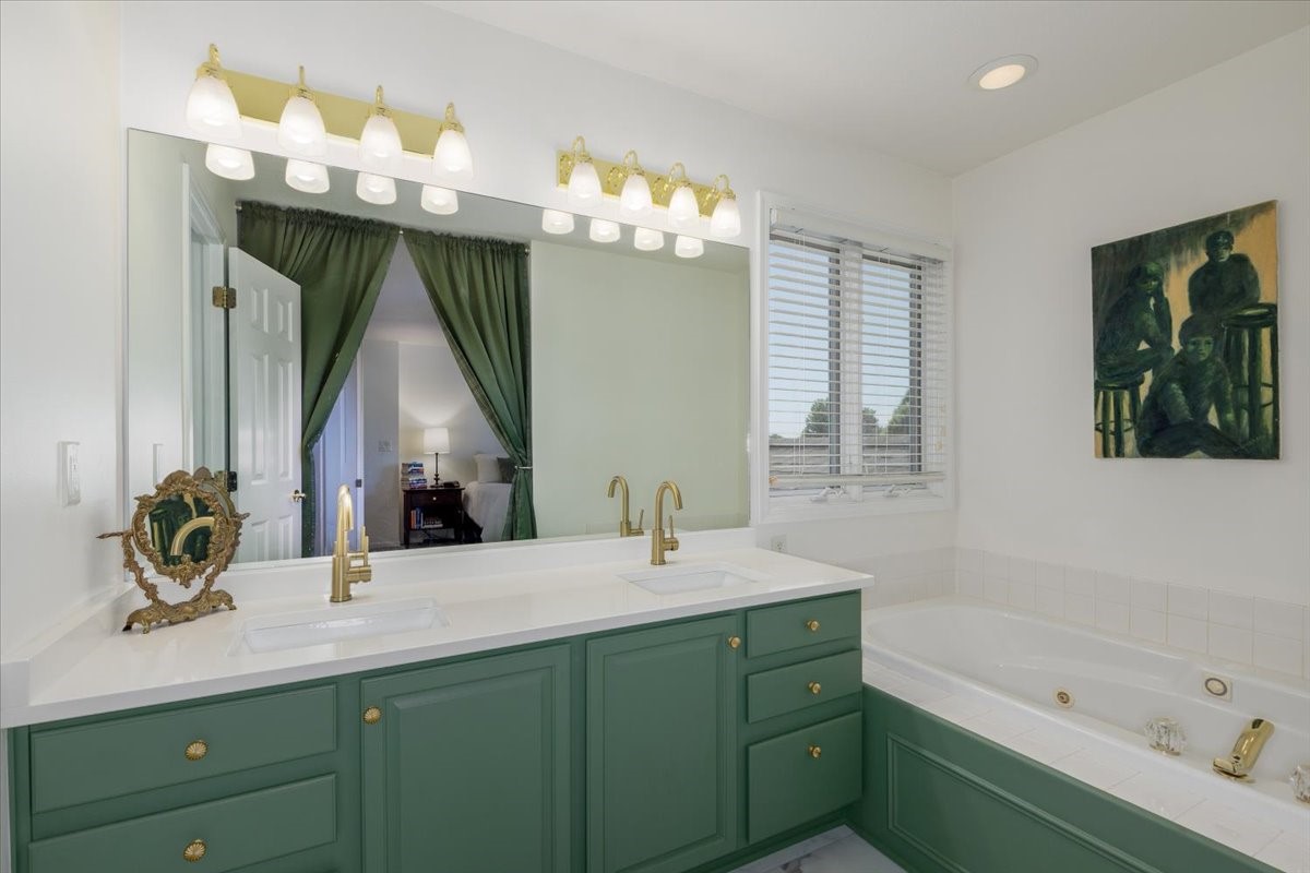 5459 Coachlight Drive Property Photo 8