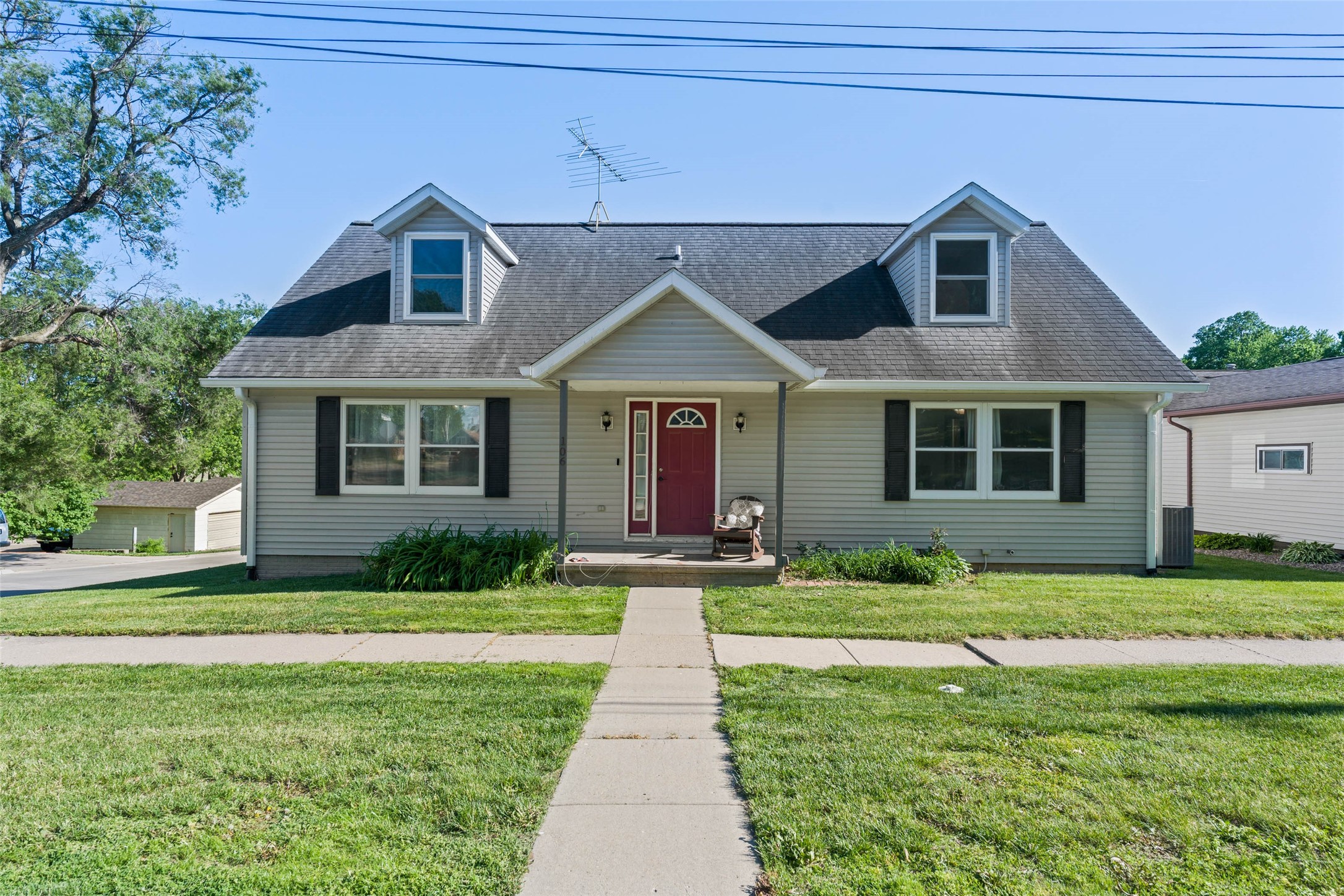 106 E South Street Property Photo 2